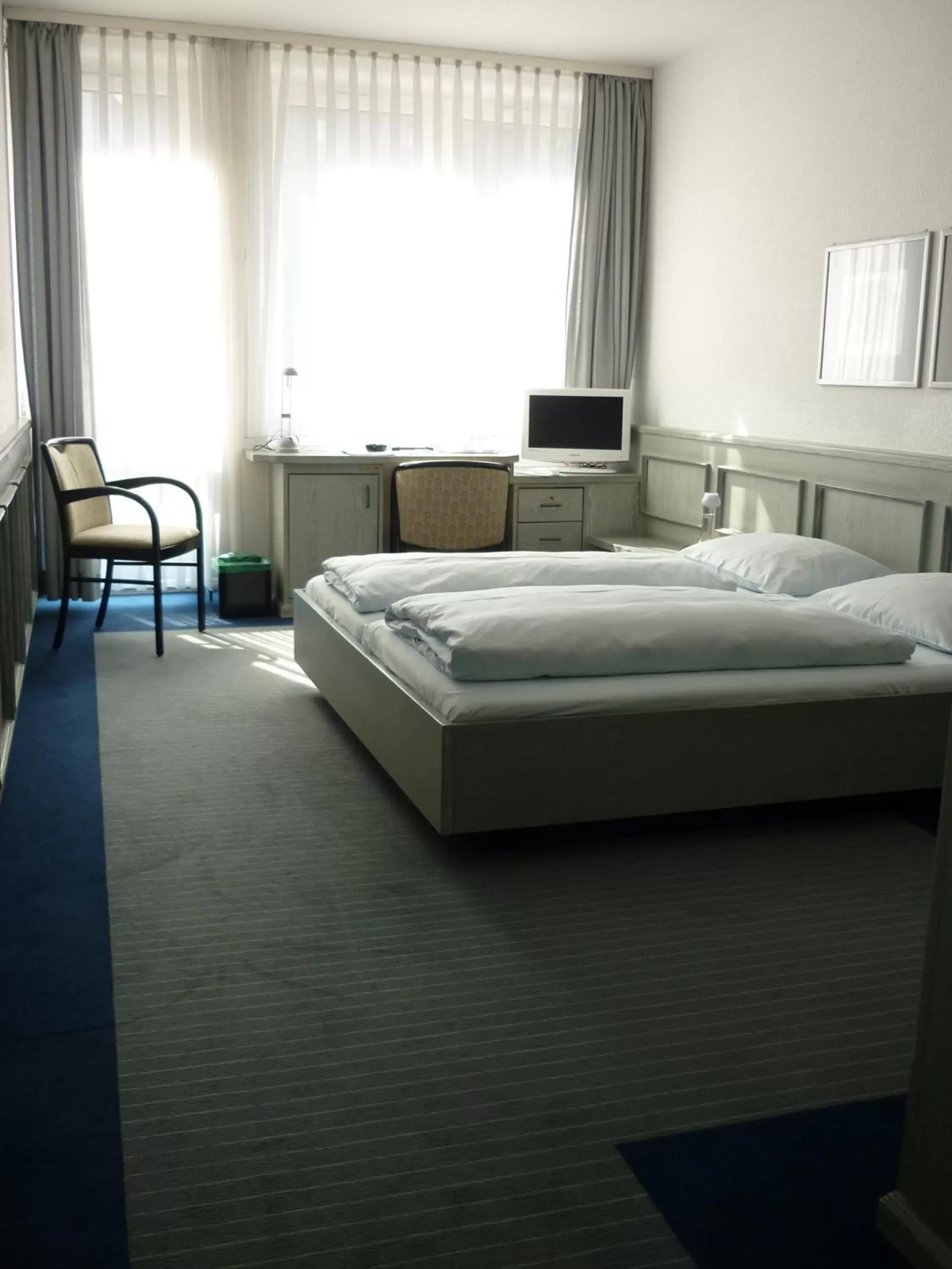 Photo of the whole room, Bed in Avenue Hotel Photo of the whole room, Bed in Avenue Hotel