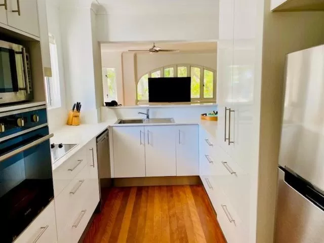 dishwasher in BeachView Apartments at Villa Paradiso