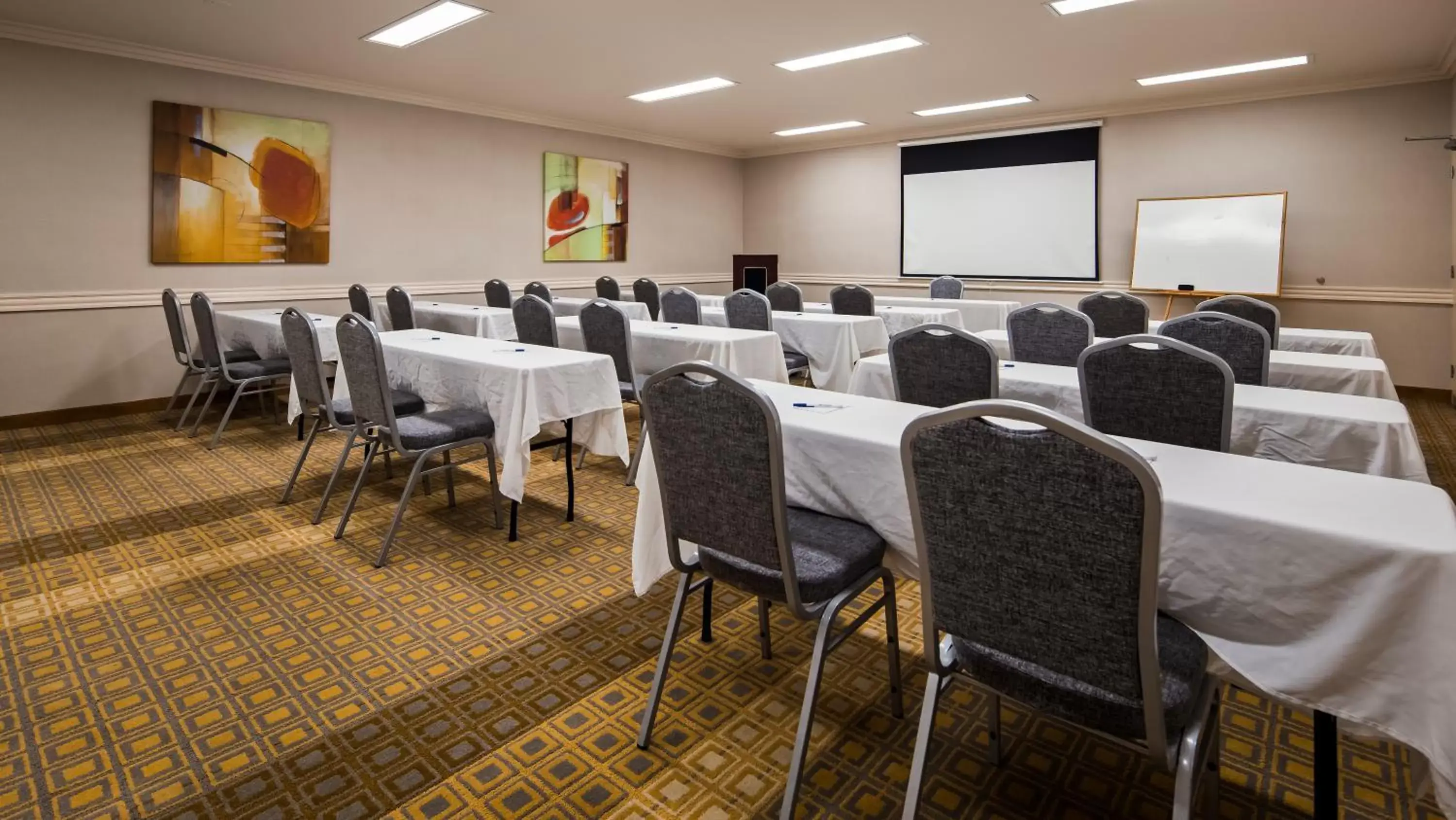 Meeting/conference room in Best Western Plus Orange County Airport North