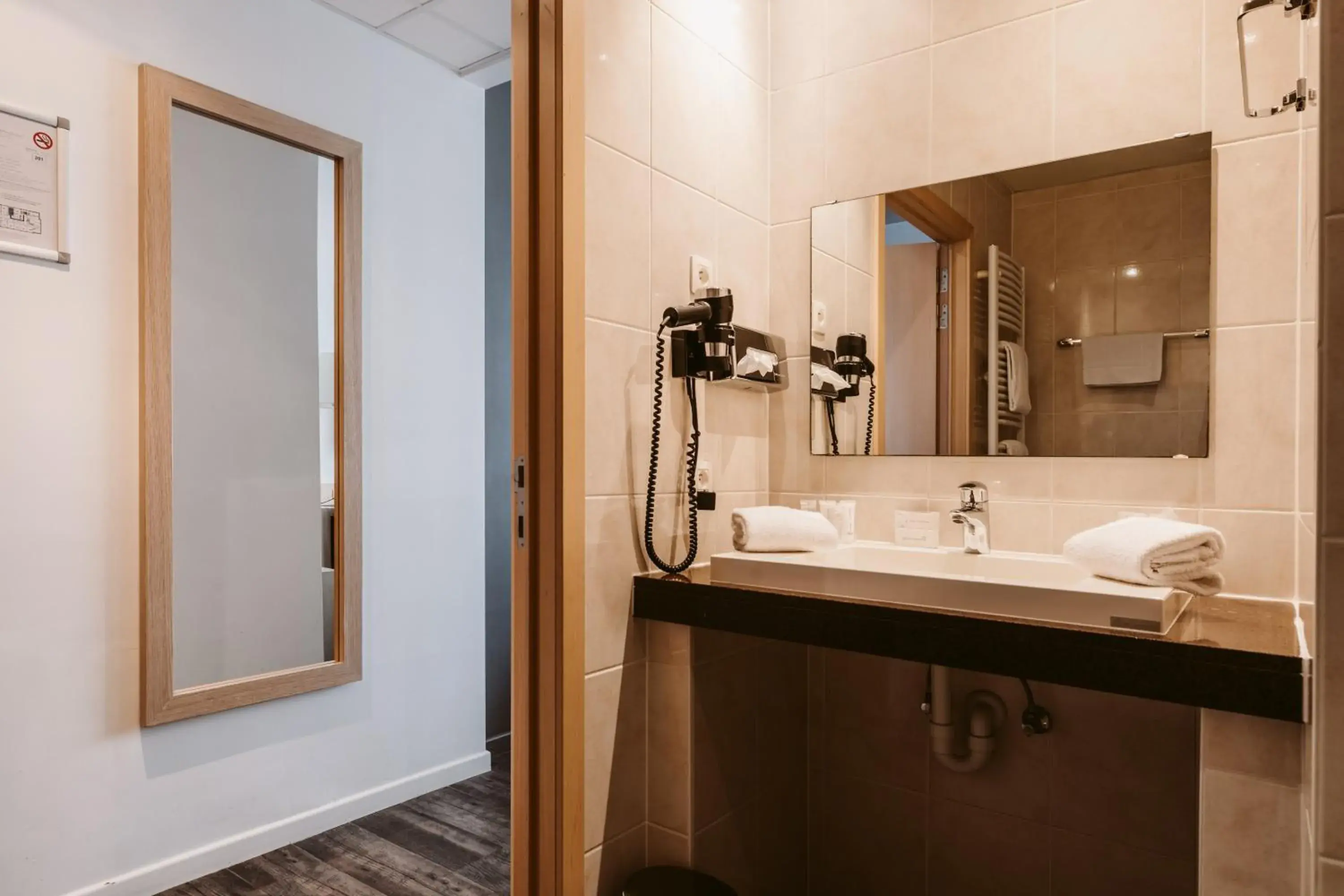 Bathroom in Serwir Hotel