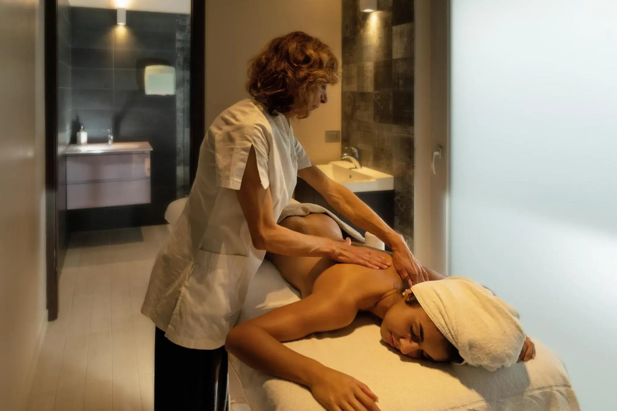 Massage in Hotel Ascot & Spa