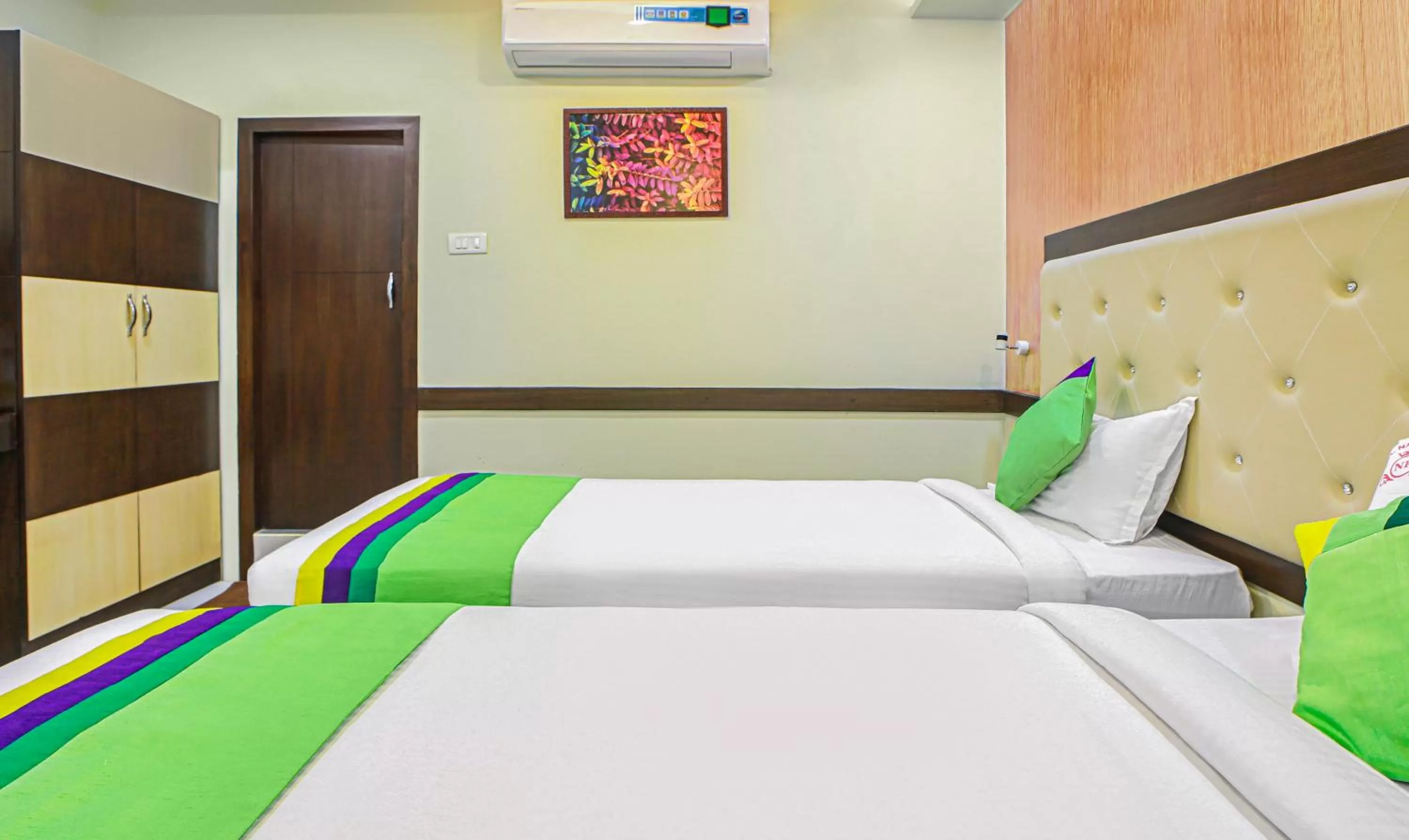 Bedroom, Bed in Treebo Naaz Royal