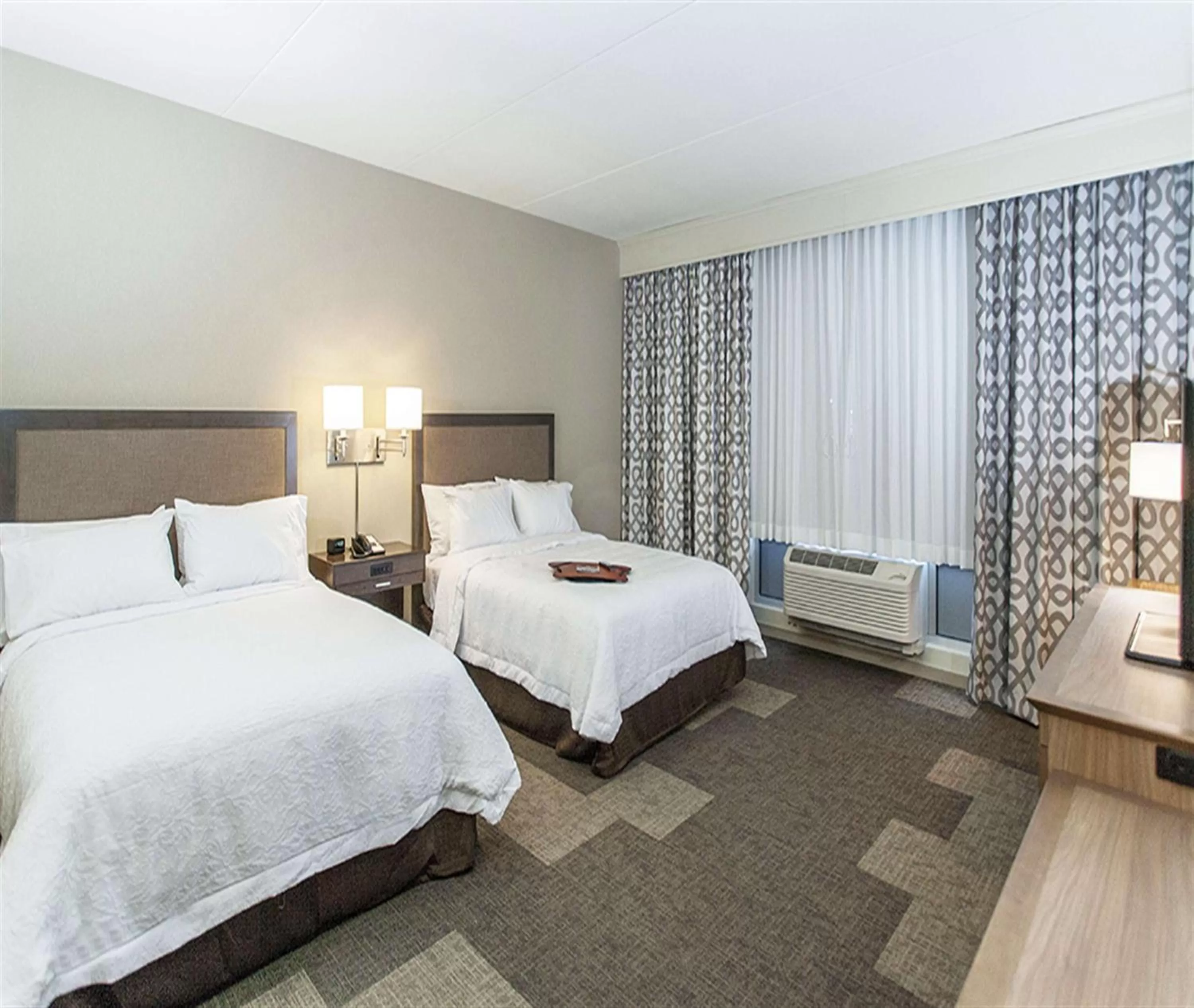 Bed in Hampton Inn Hibbing