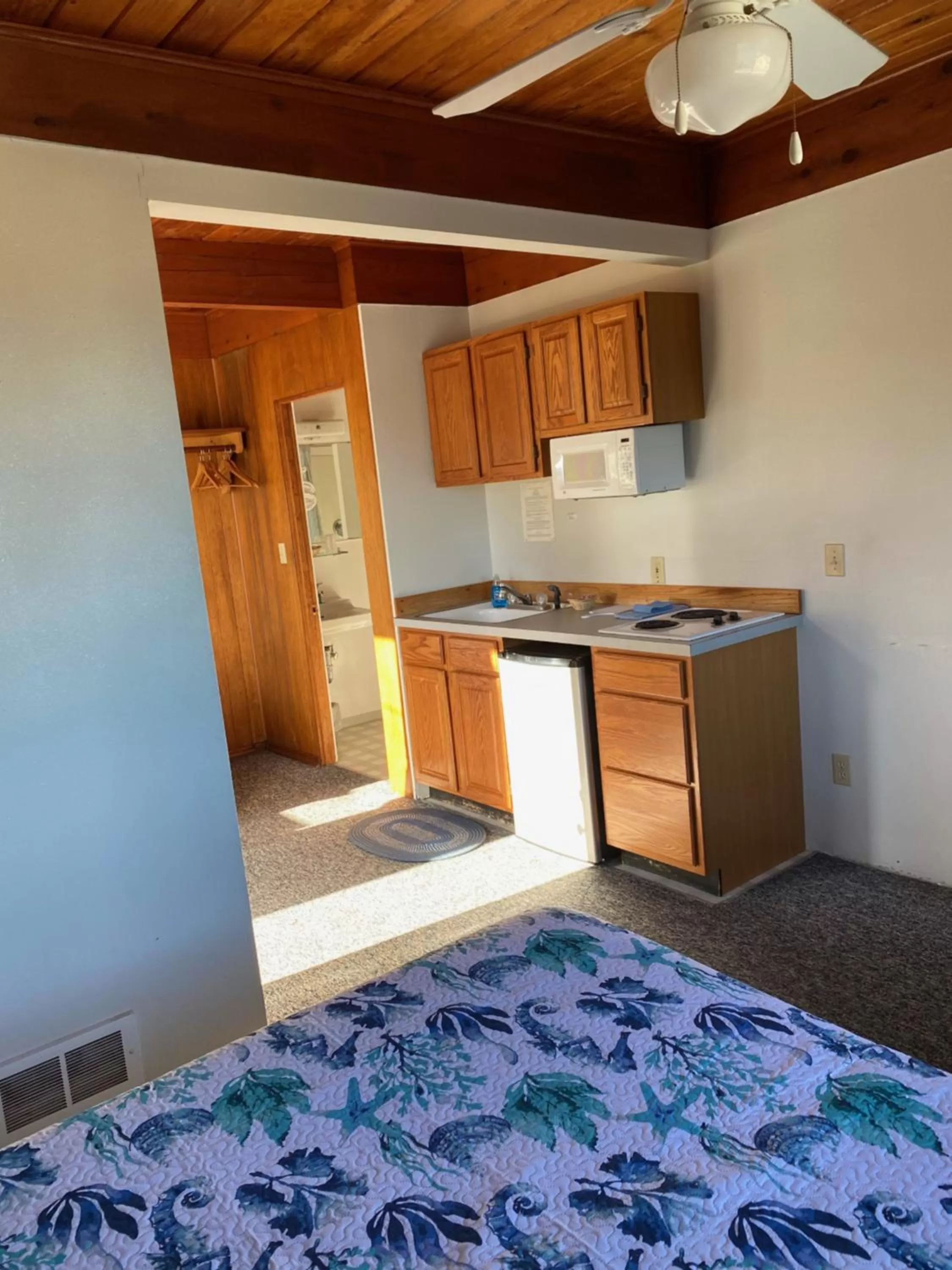 Curley's Resort & Dive Center