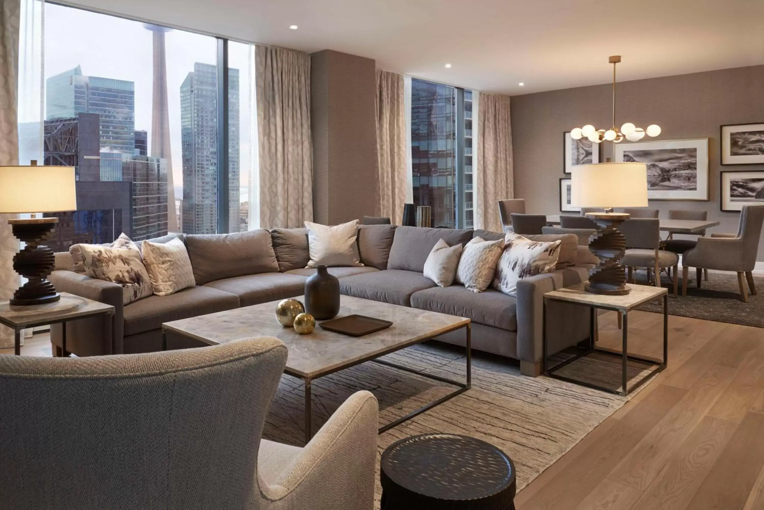 Living room, Seating Area in Hilton Toronto