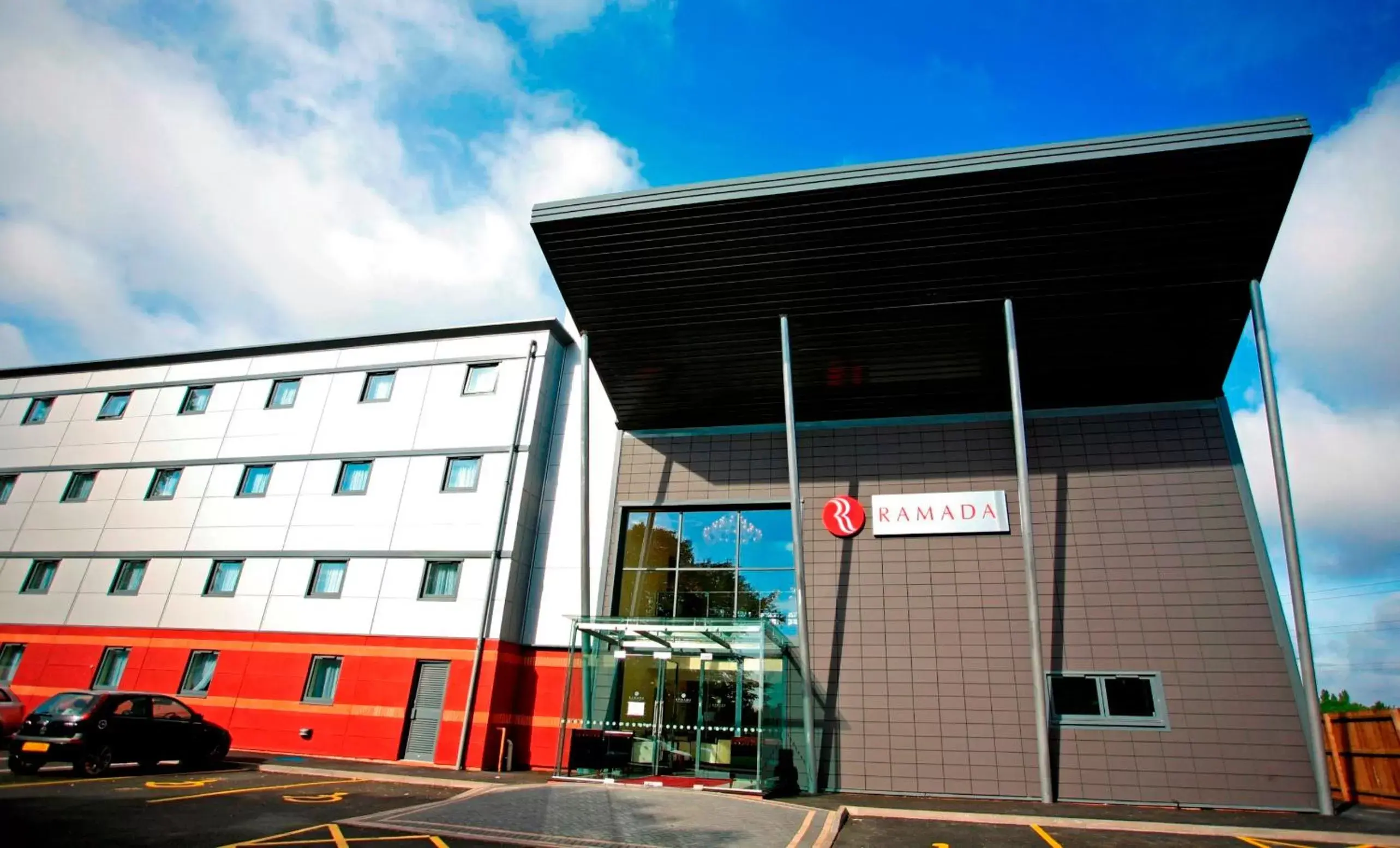 Facade/entrance in Ramada Birmingham Oldbury M5 J2 Facade/entrance in Ramada Birmingham Oldbury M5 J2
