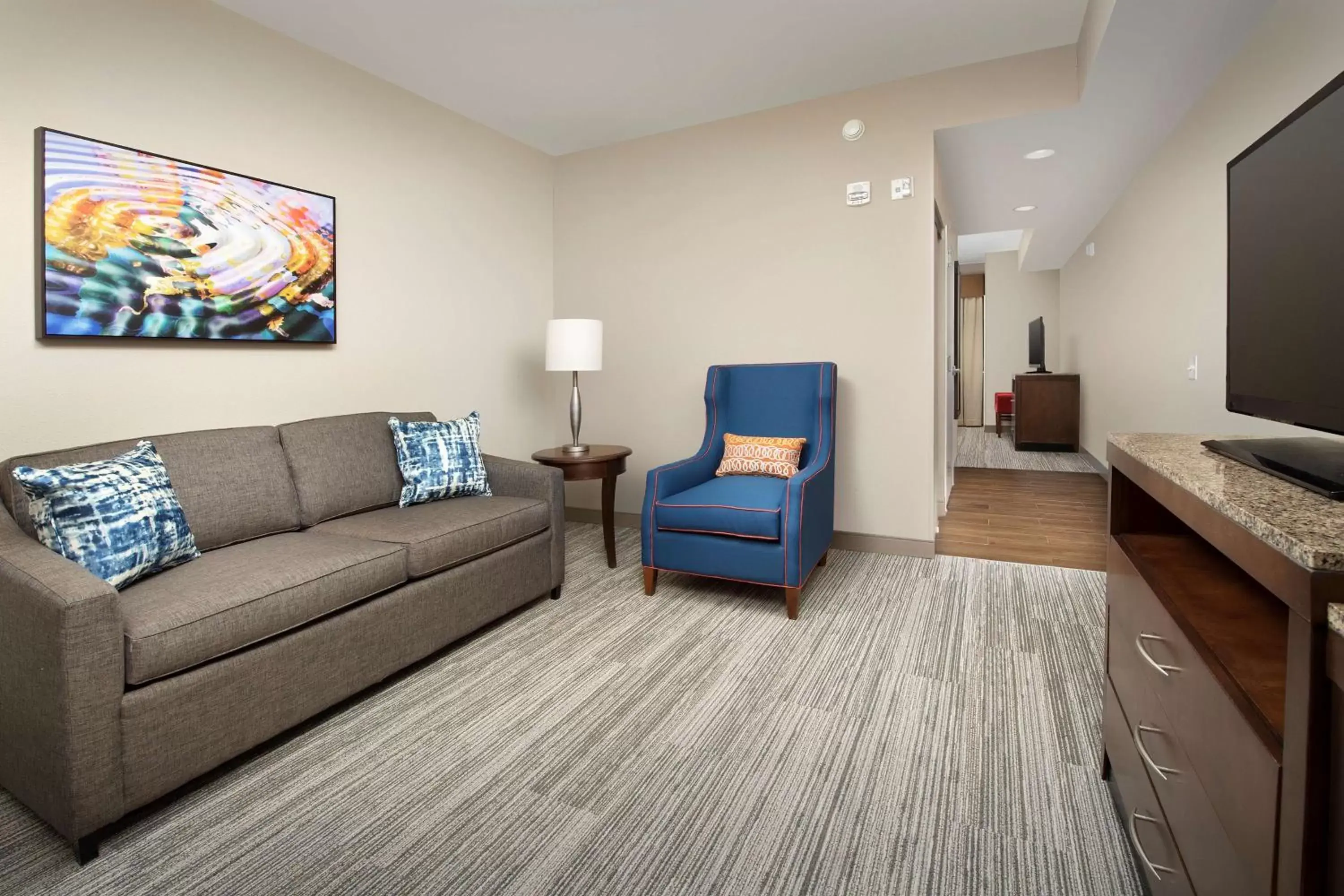 Living room, Seating Area in Hilton Garden Inn Charlotte Airport