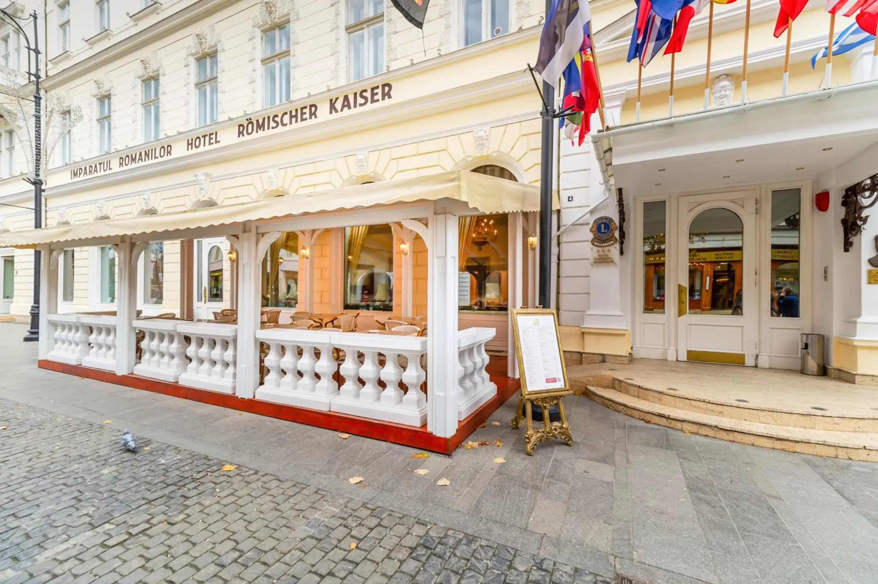 Facade/entrance in Hotel Imparatul Romanilor