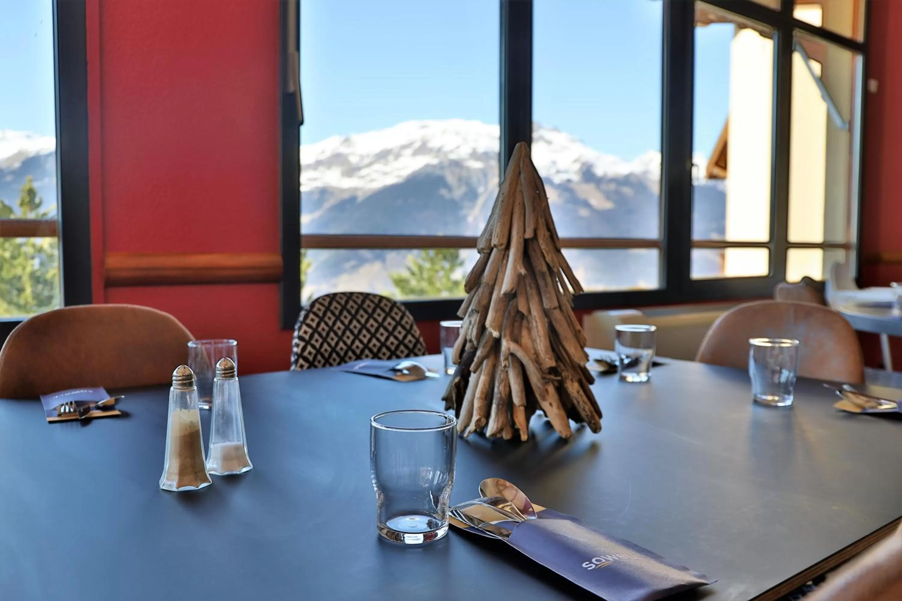 Restaurant/places to eat in SOWELL Family La Lauzière