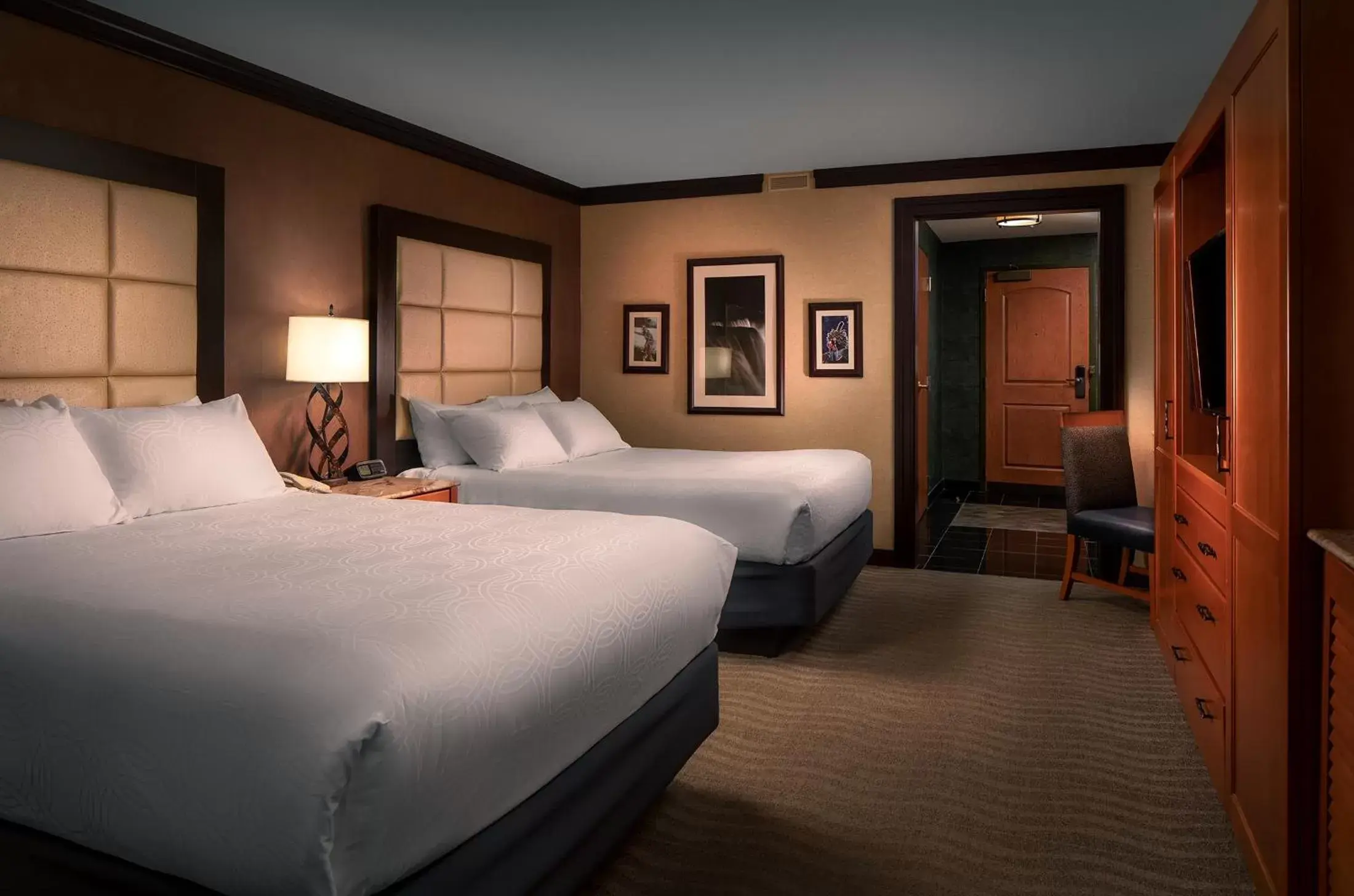 Bed in Seneca Niagara Resort & Casino