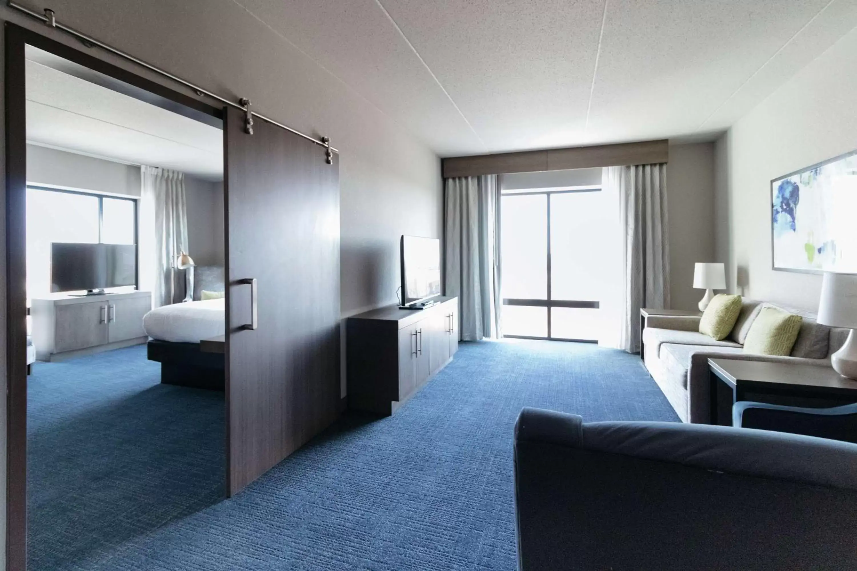 Bedroom, Seating Area in Hilton Garden Inn Madison Sun Prairie