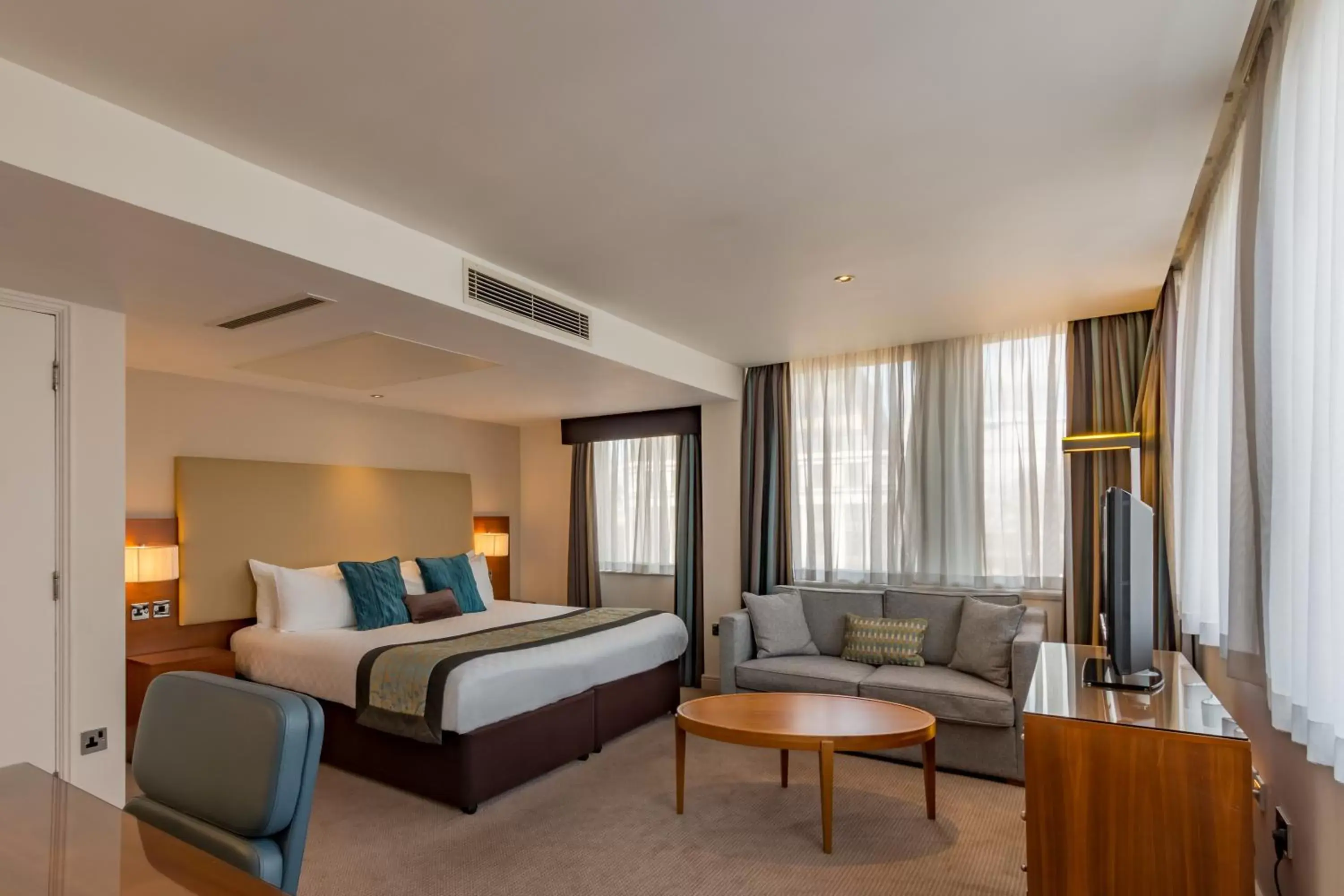 Bedroom, Bed in Thistle Trafalgar - Leicester Square Bedroom, Bed in Thistle Trafalgar - Leicester Square