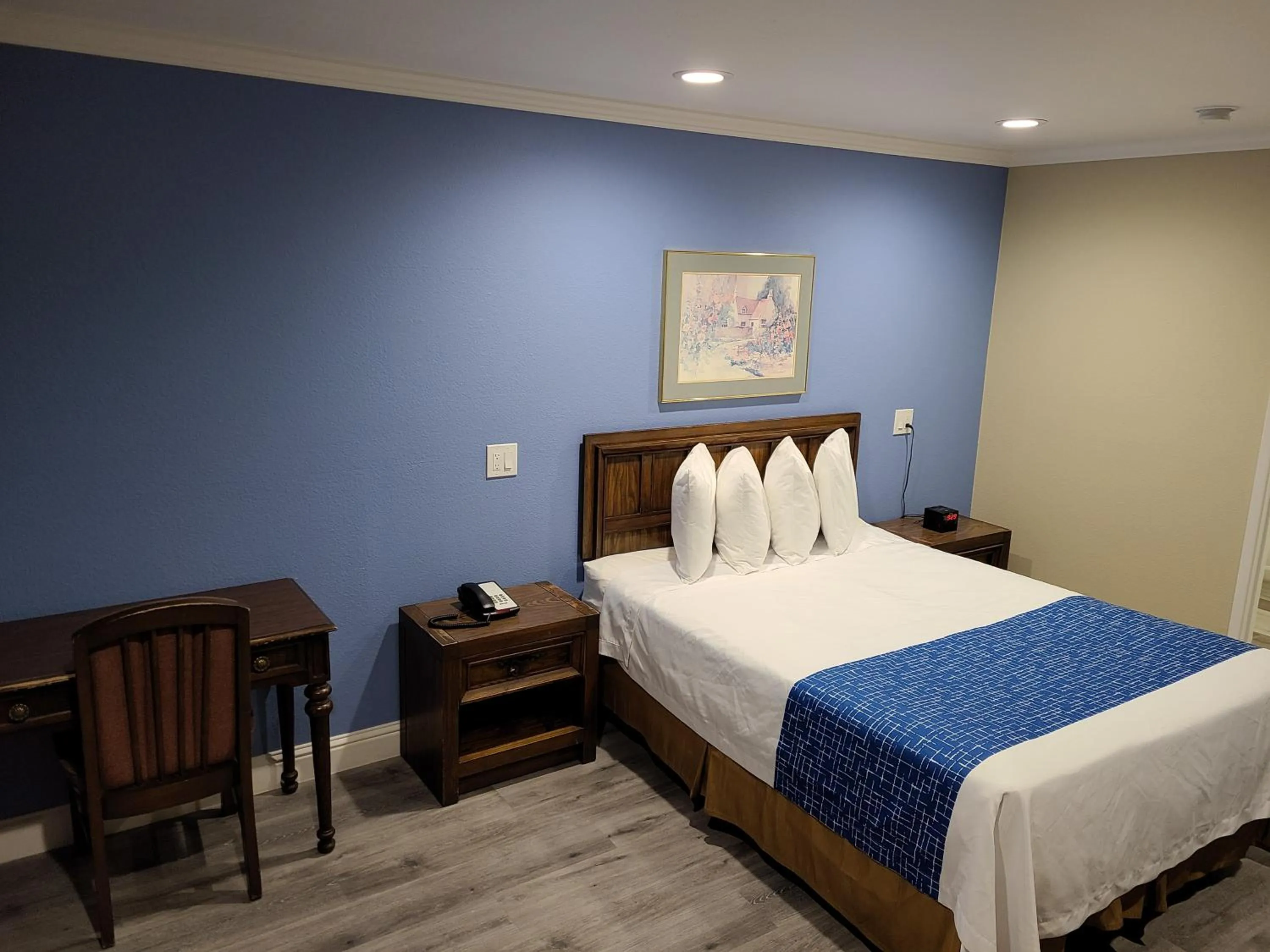Bedroom, Bed in Travelodge by Wyndham Clearlake
