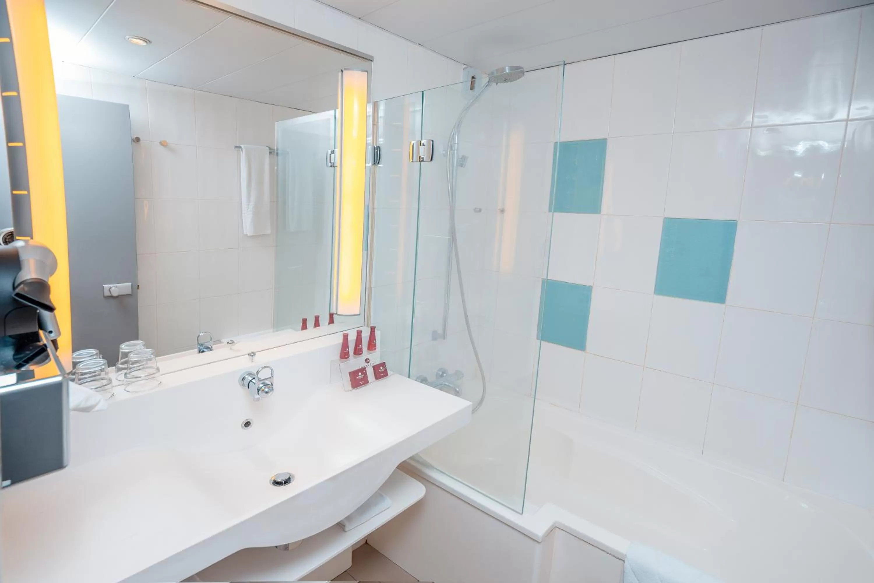 Bed in Accra City Hotel