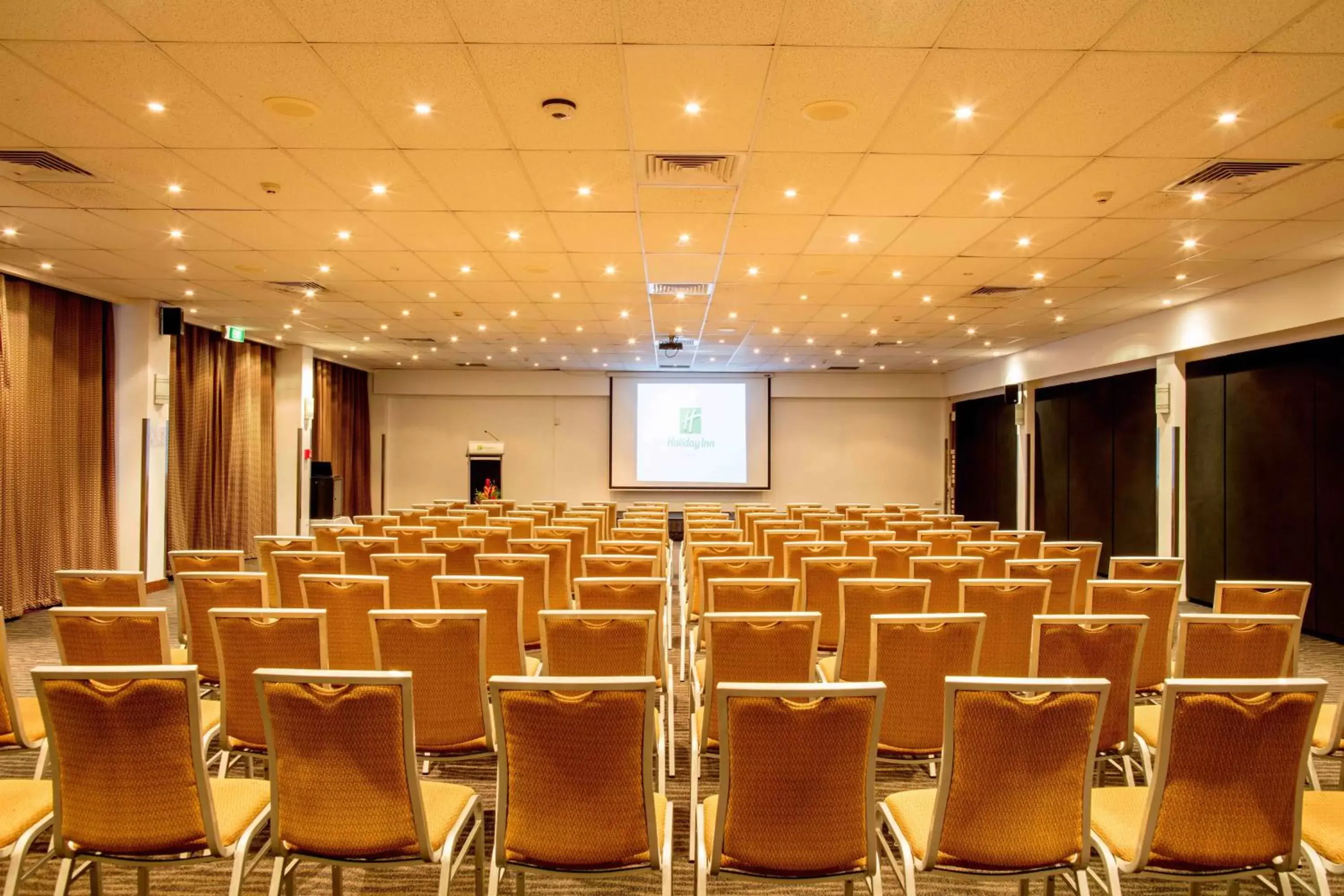 Meeting/conference room in Holiday Inn Suva, an IHG Hotel