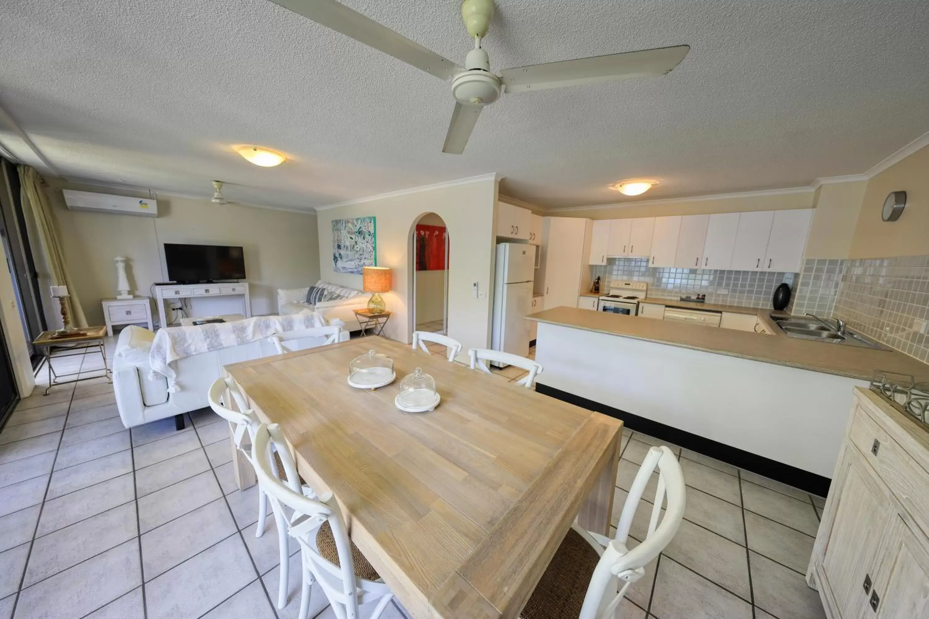 Kitchen or kitchenette, Dining Area in Argosy On The Beach