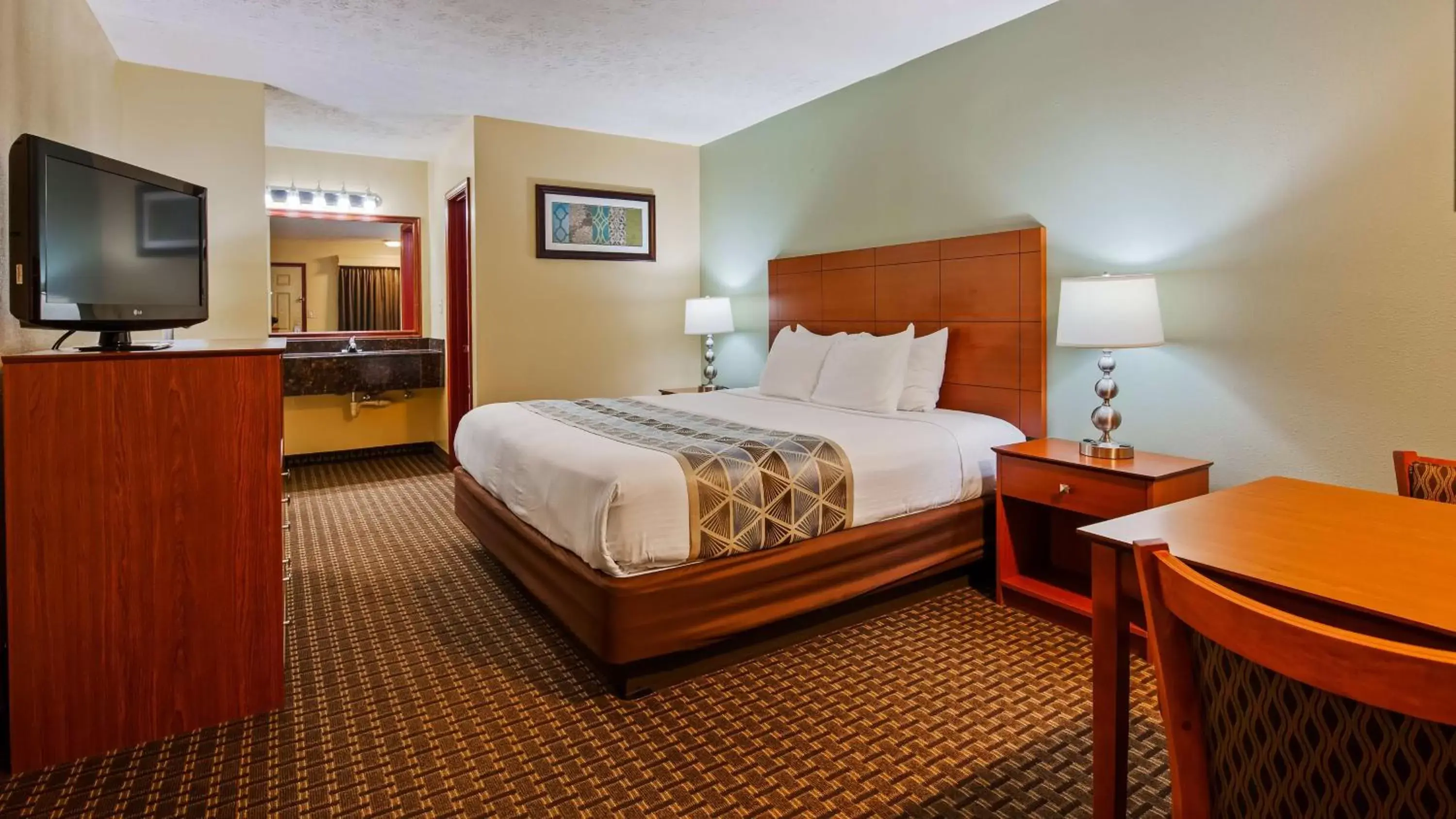 Photo of the whole room, Bed in Best Western Acworth Inn