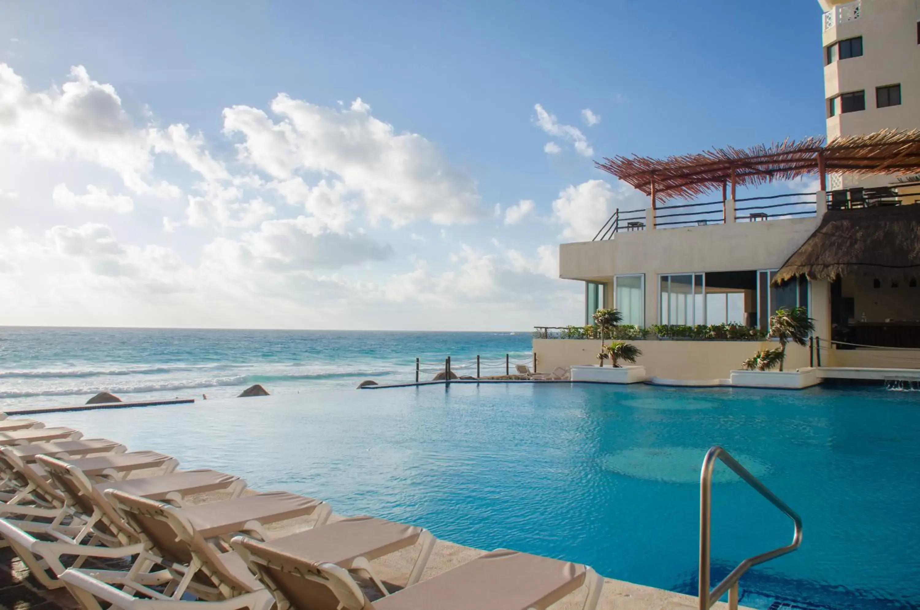 Swimming Pool in BSEA Cancun Plaza Hotel
