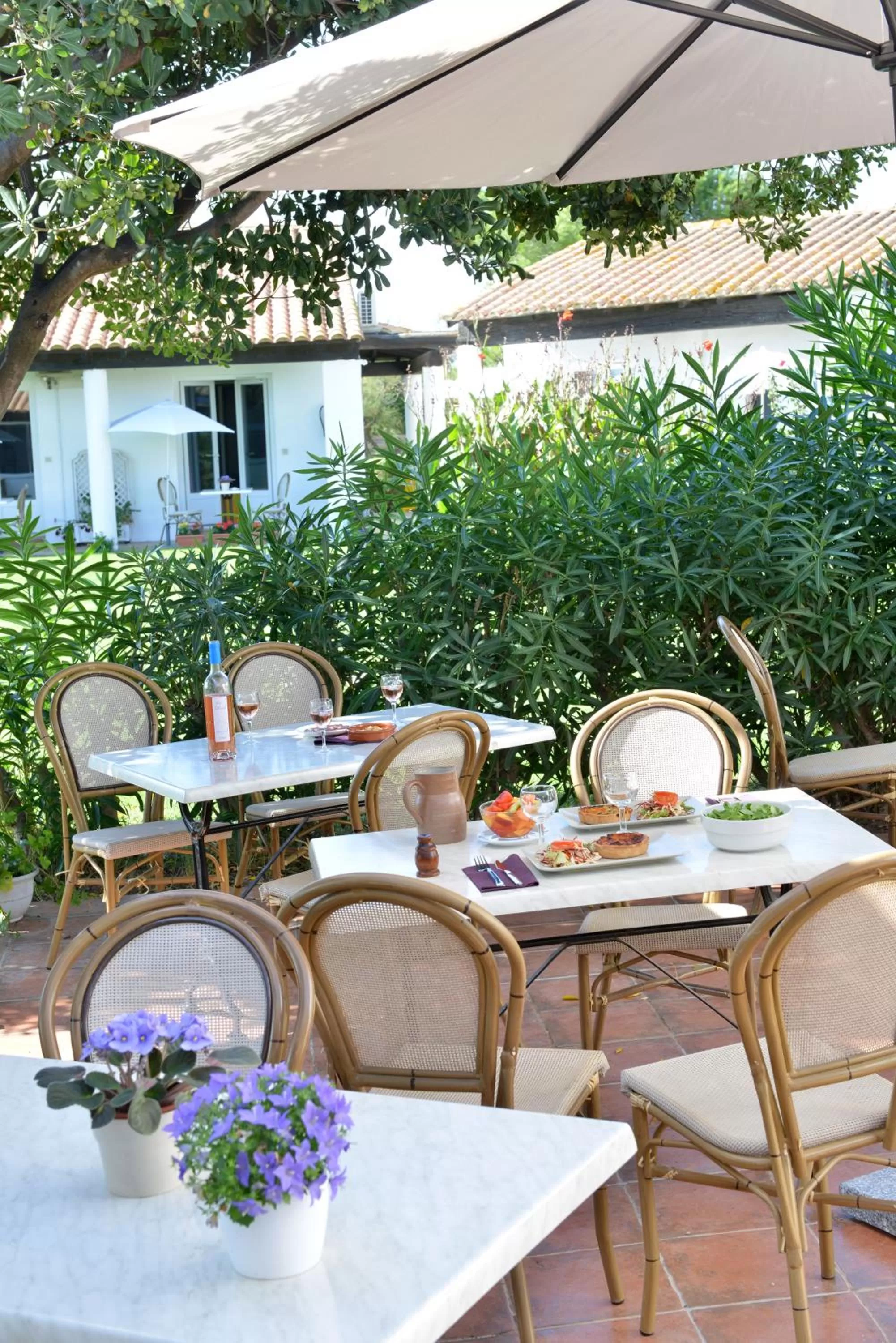 Food in Mas de la Grenouillère Hôtel et Centre équestre en pleine nature