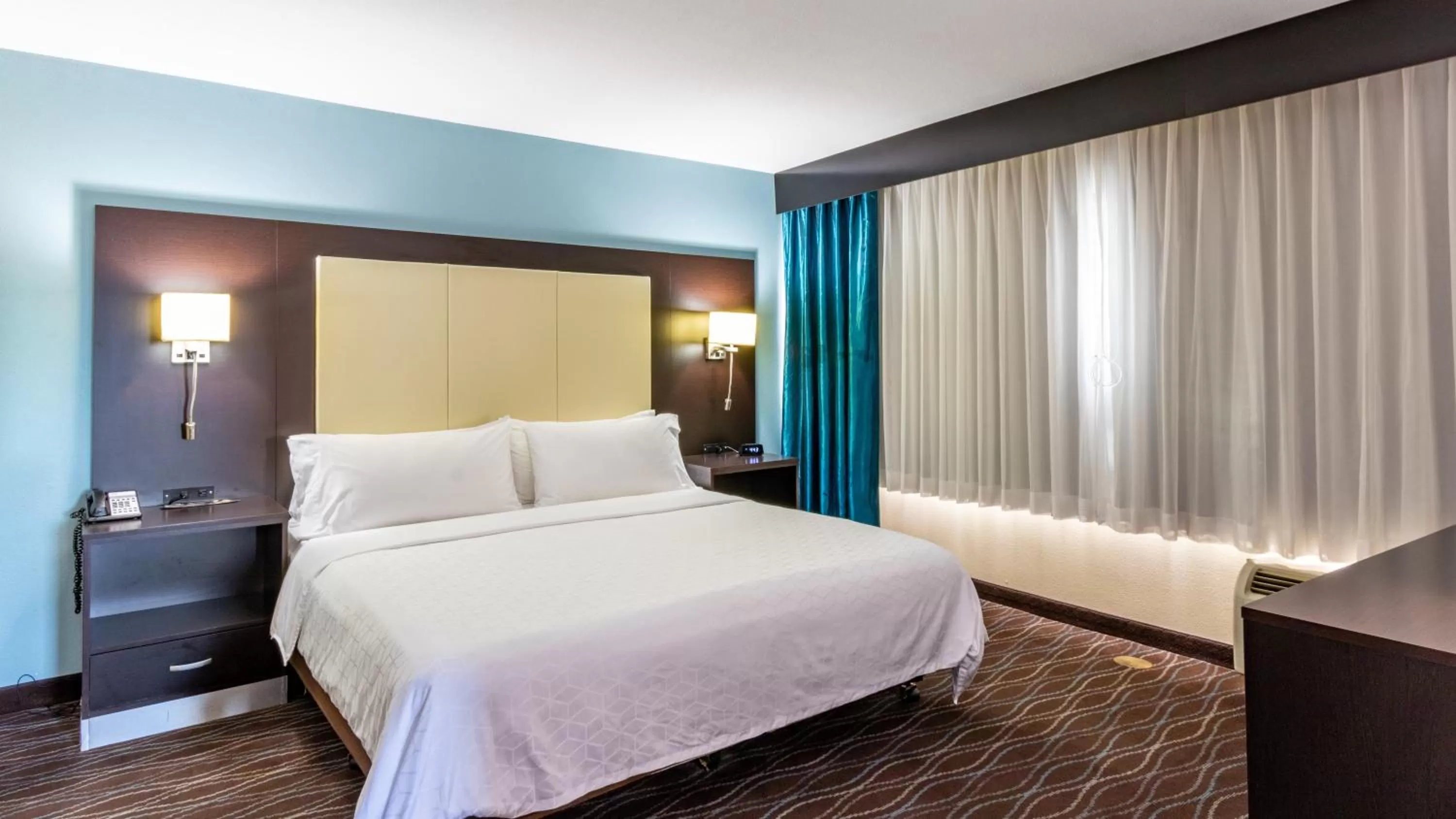 Bedroom, Bed in Holiday Inn Express Boise Downtown by IHG