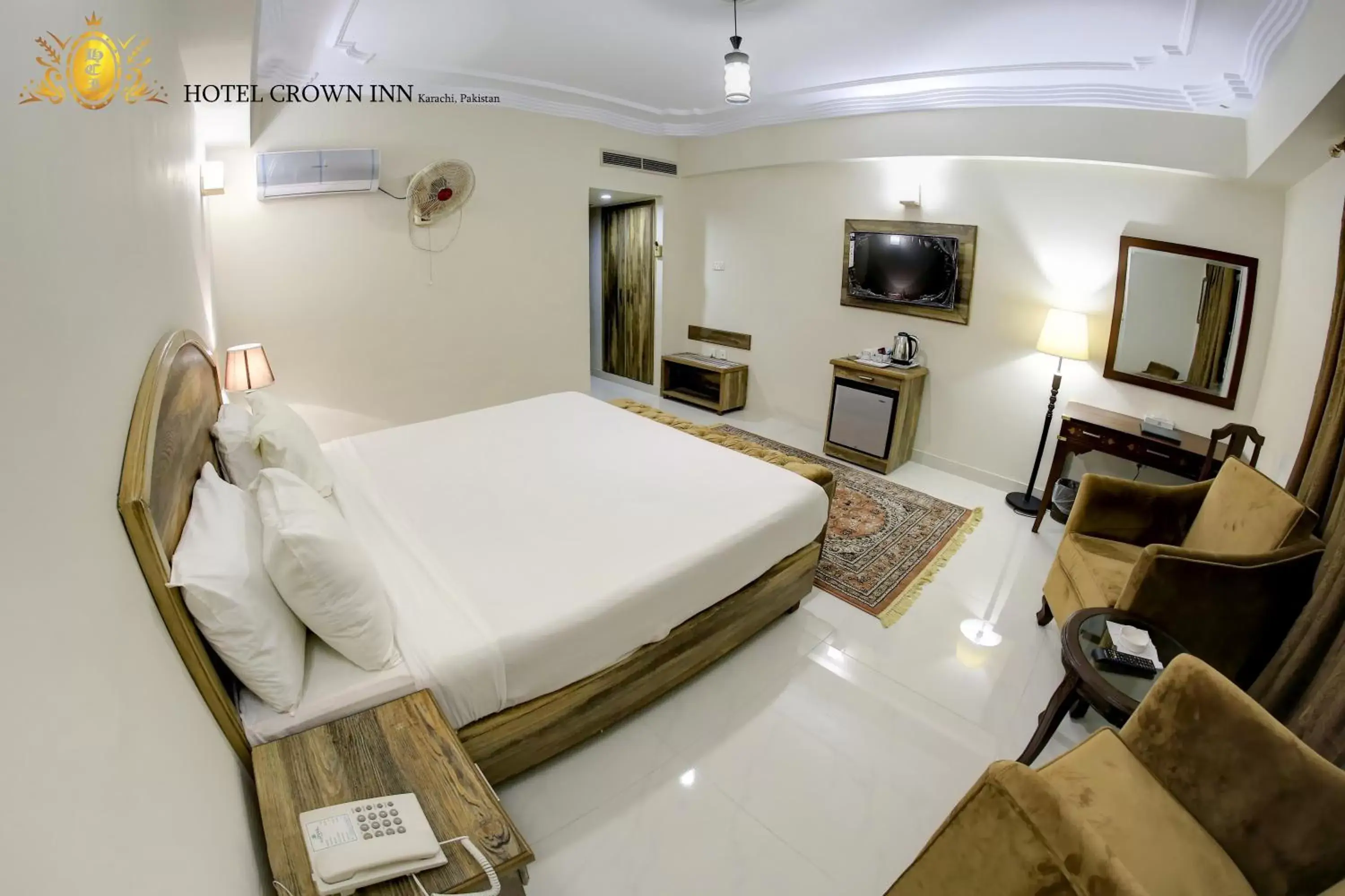 Bed in Hotel Crown Inn