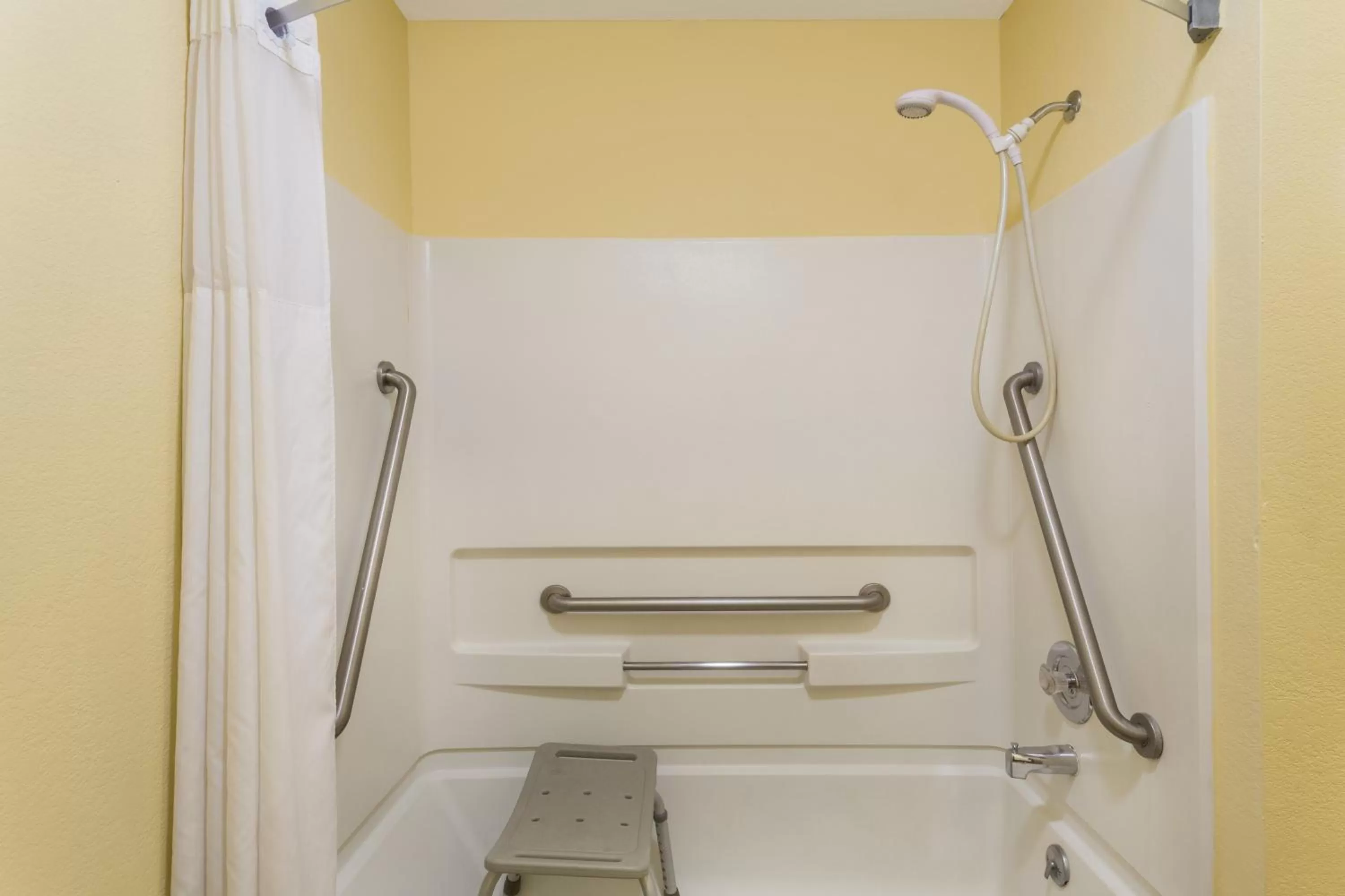 Bathroom in Days Inn by Wyndham Moab