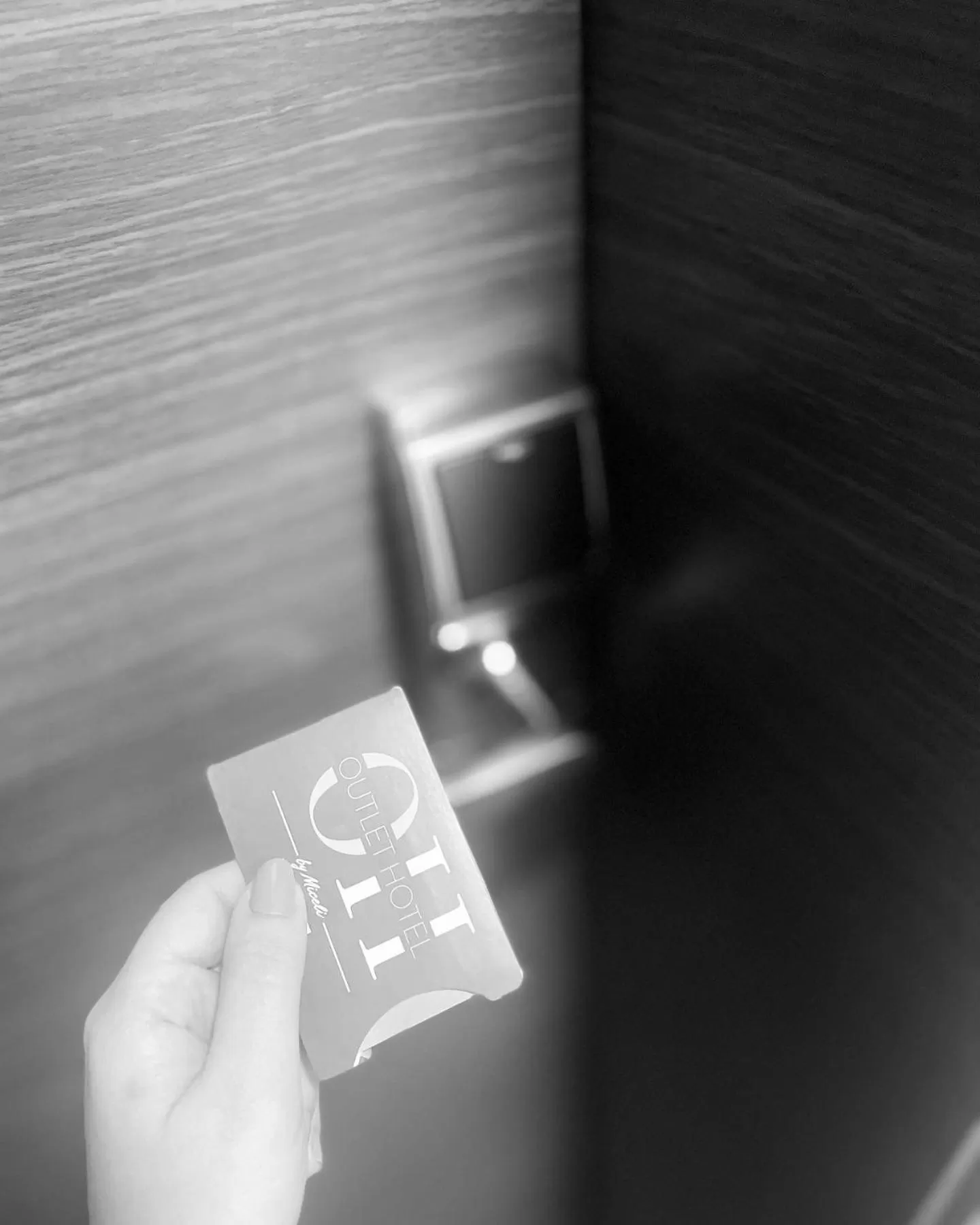 Photo of the whole room in Outlet Hotel