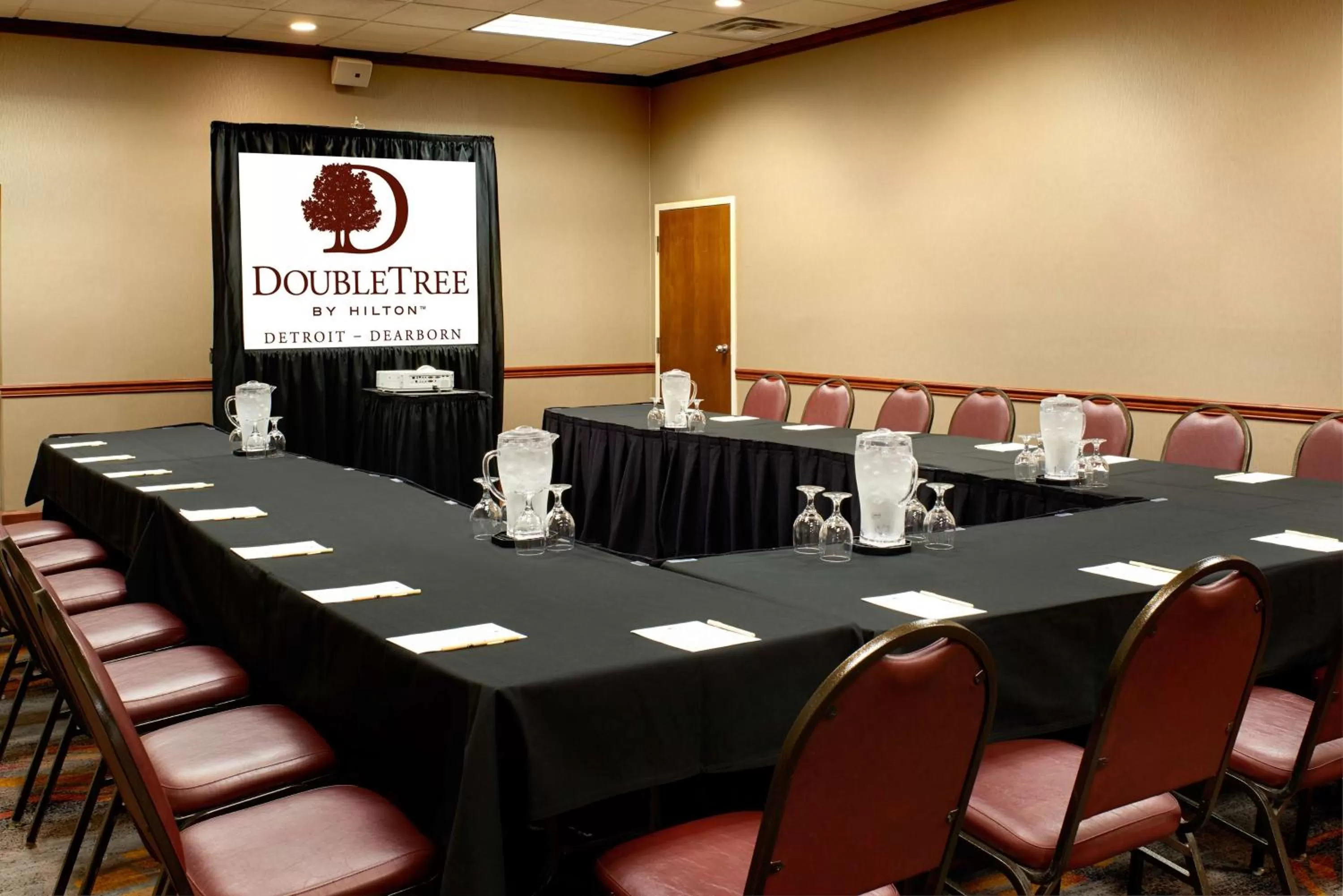Meeting/conference room in DoubleTree by Hilton Dearborn
