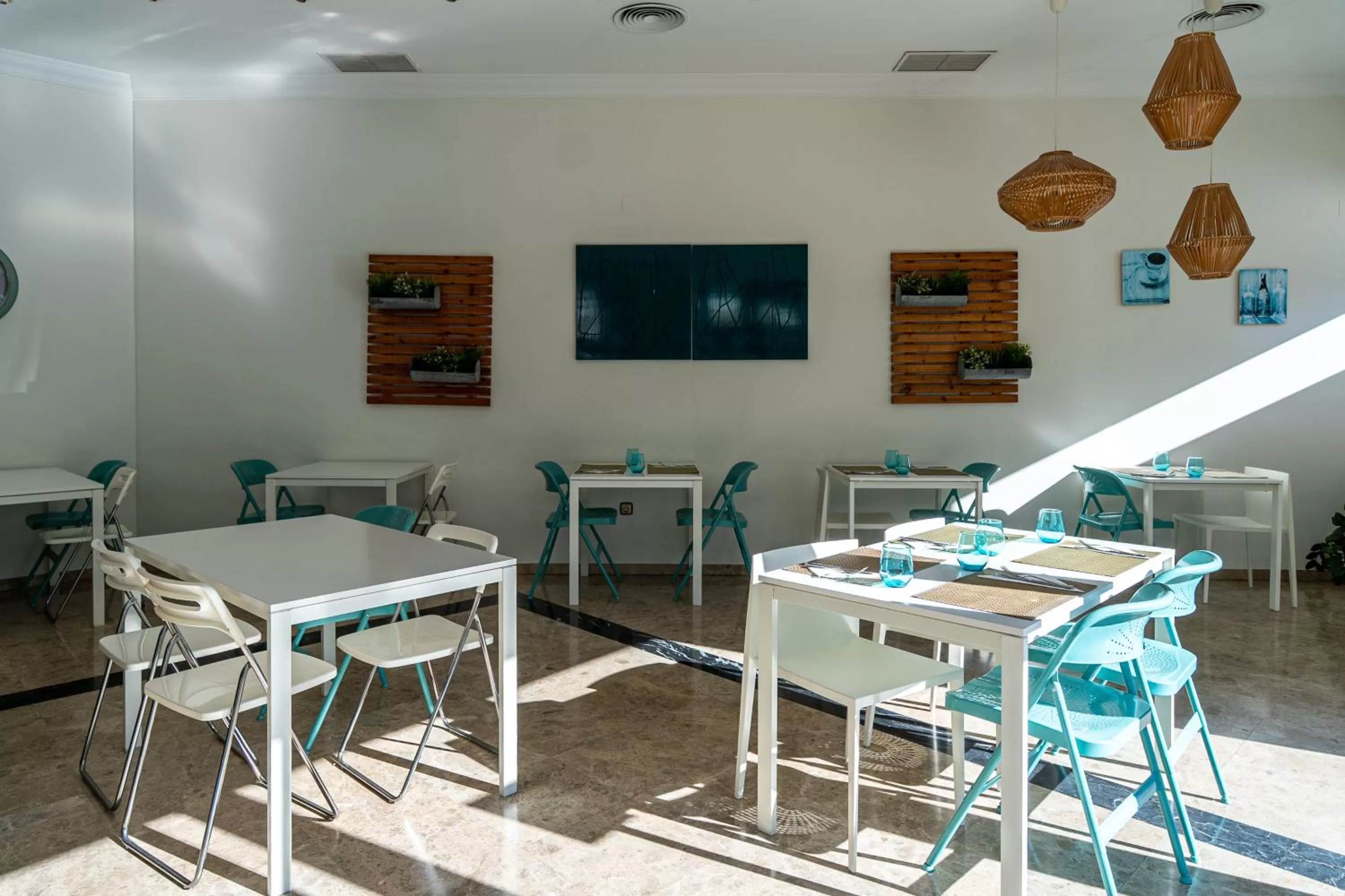 Restaurant/places to eat in Checkin Valencia Ciscar