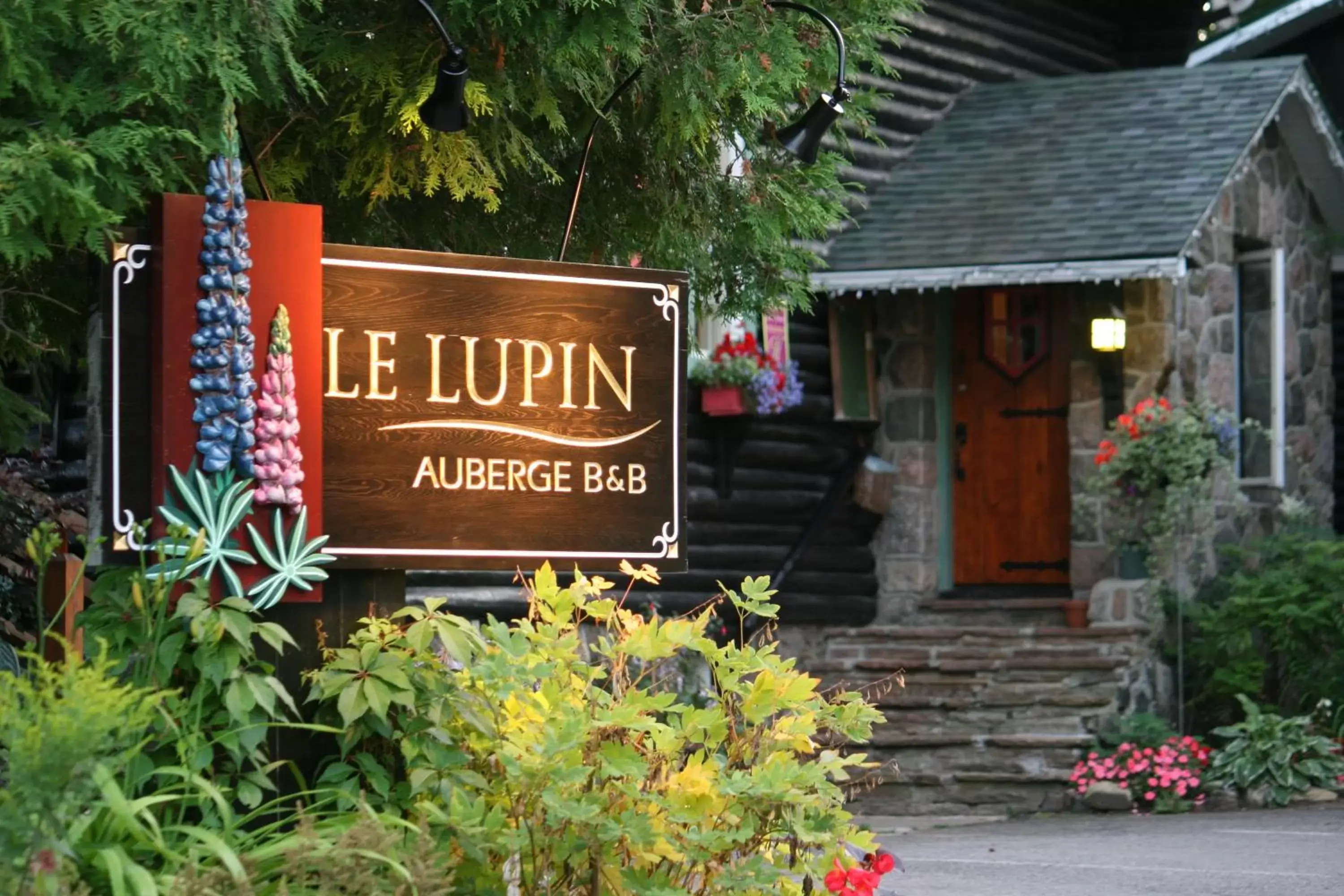 Facade/entrance, Property Logo/Sign in Auberge Le Lupin B&B-Self Check-in