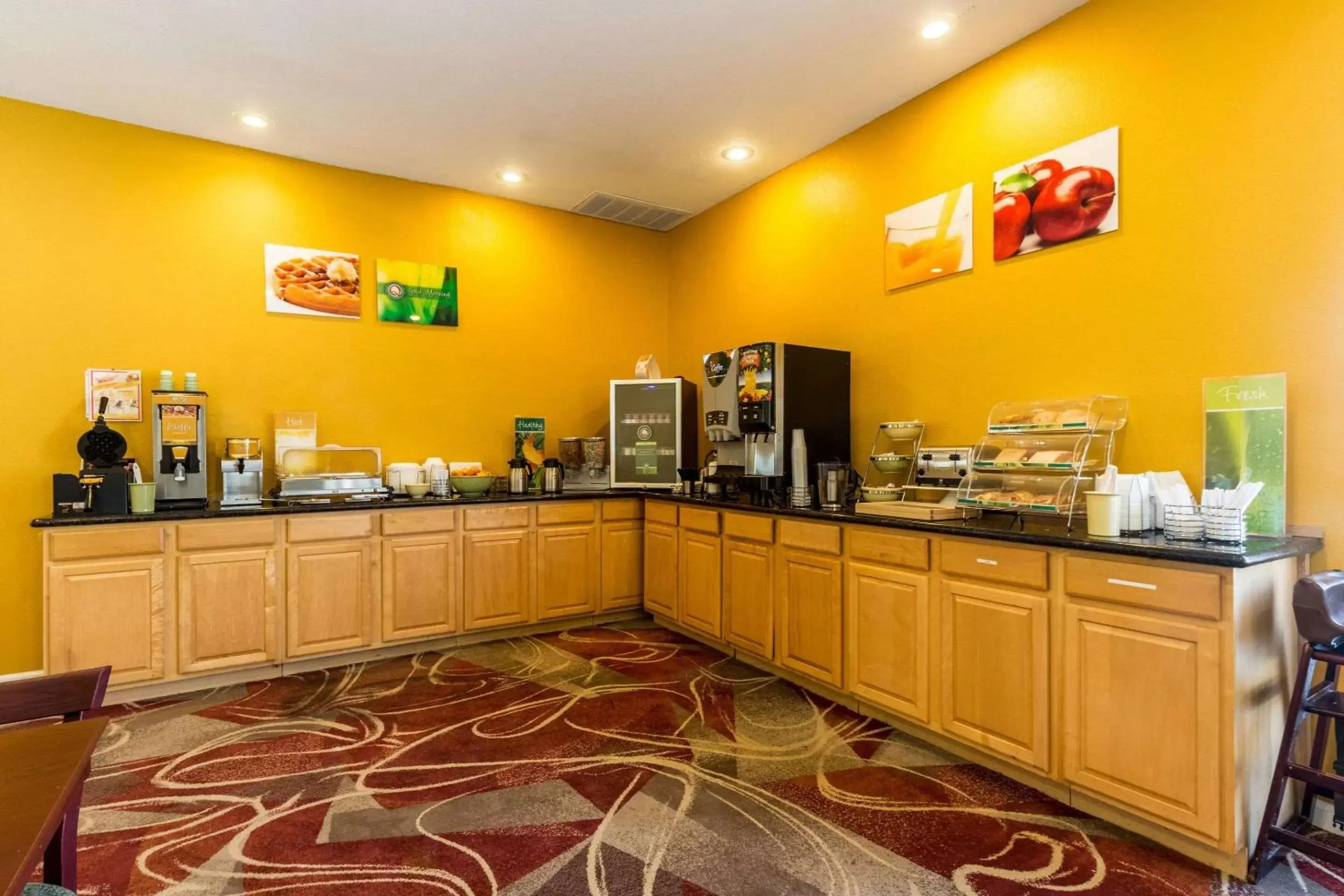 Restaurant/Places to Eat in Quality Inn University near Downtown