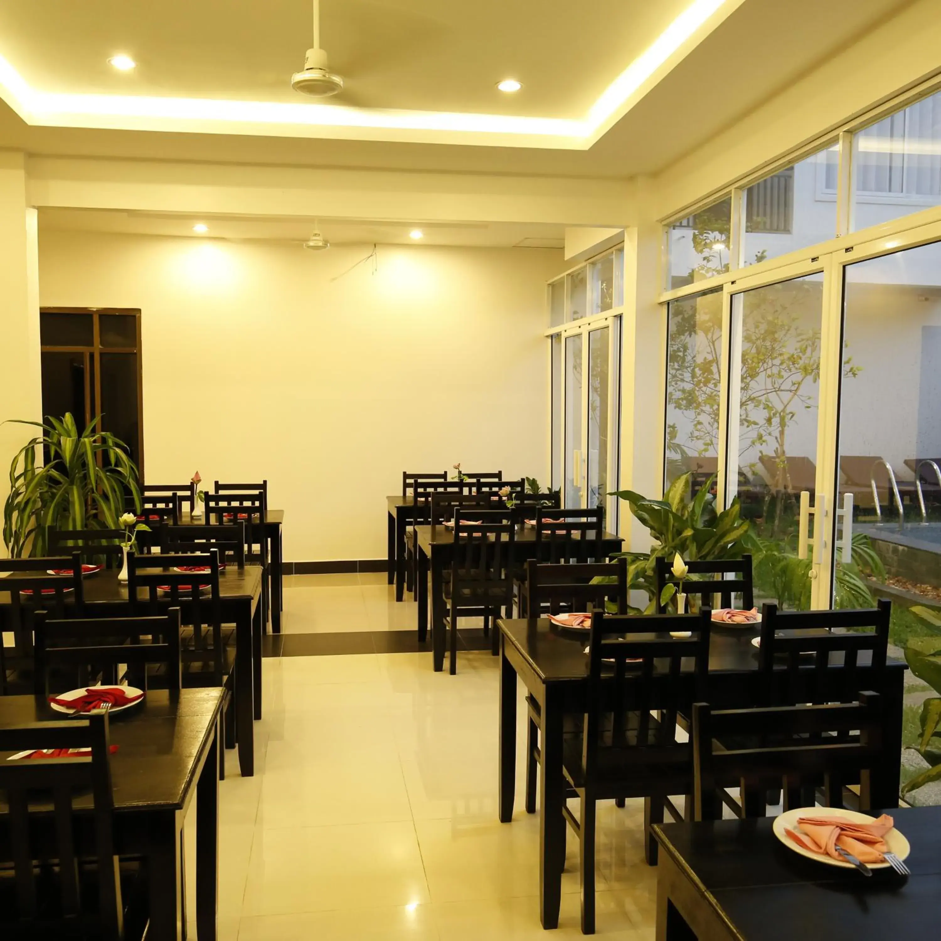Restaurant/Places to Eat in Holy Angkor Hotel