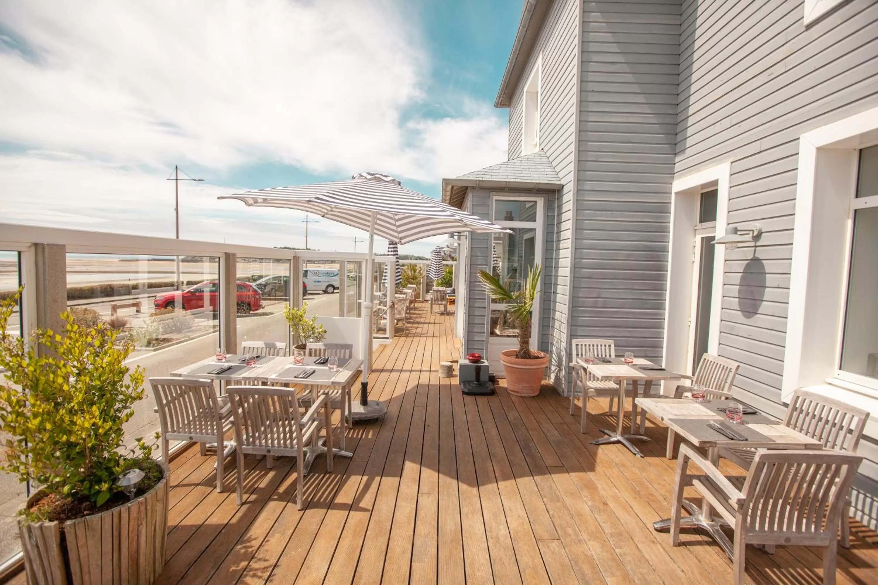 Restaurant/places to eat in Hôtel des Isles