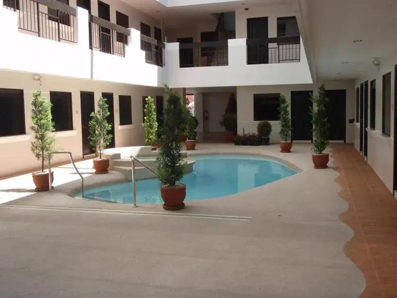 Property building, Swimming Pool in Boomerang Hotel