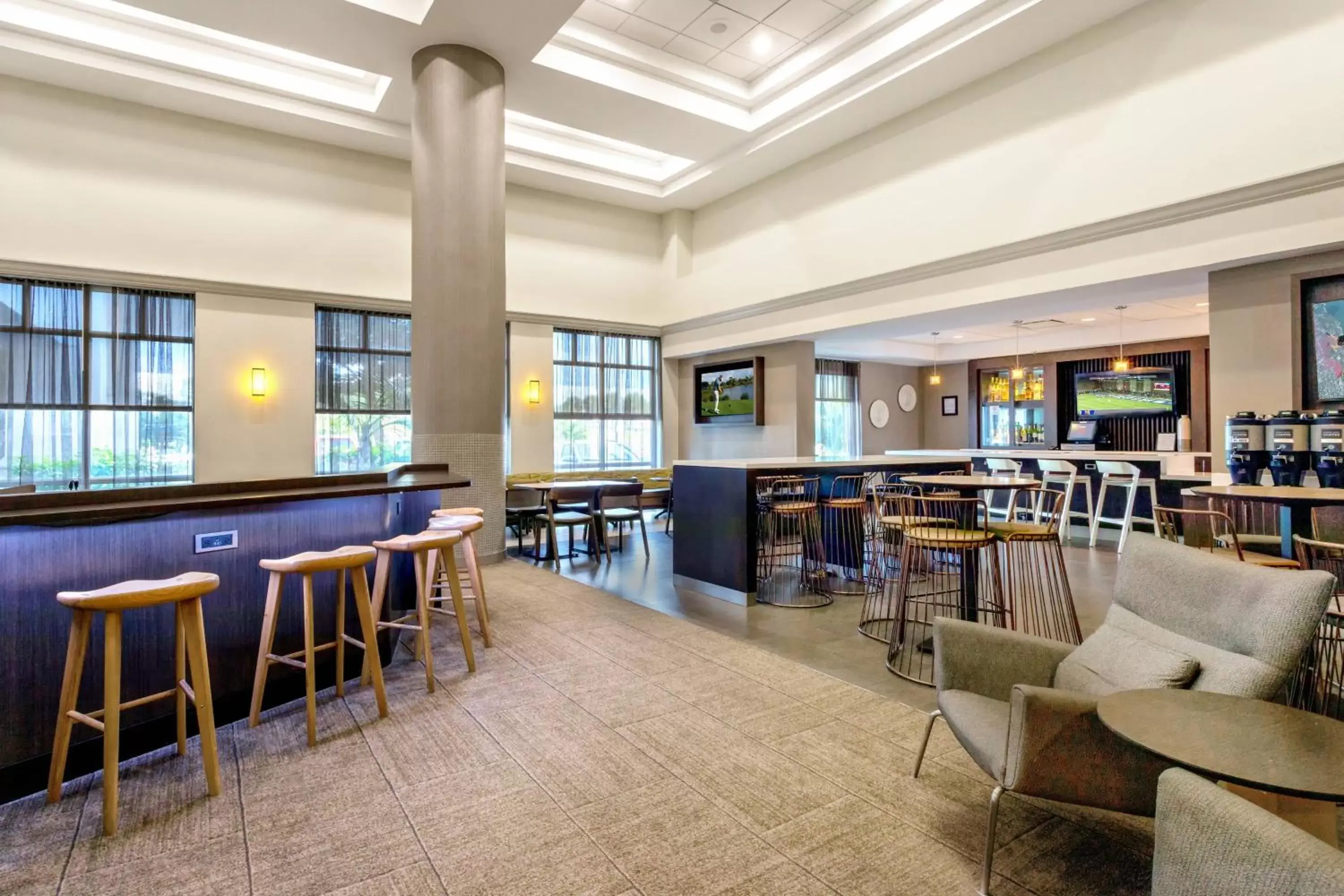 Lobby or reception, Lounge/Bar in SpringHill Suites by Marriott Miami Airport South Blue Lagoon Area