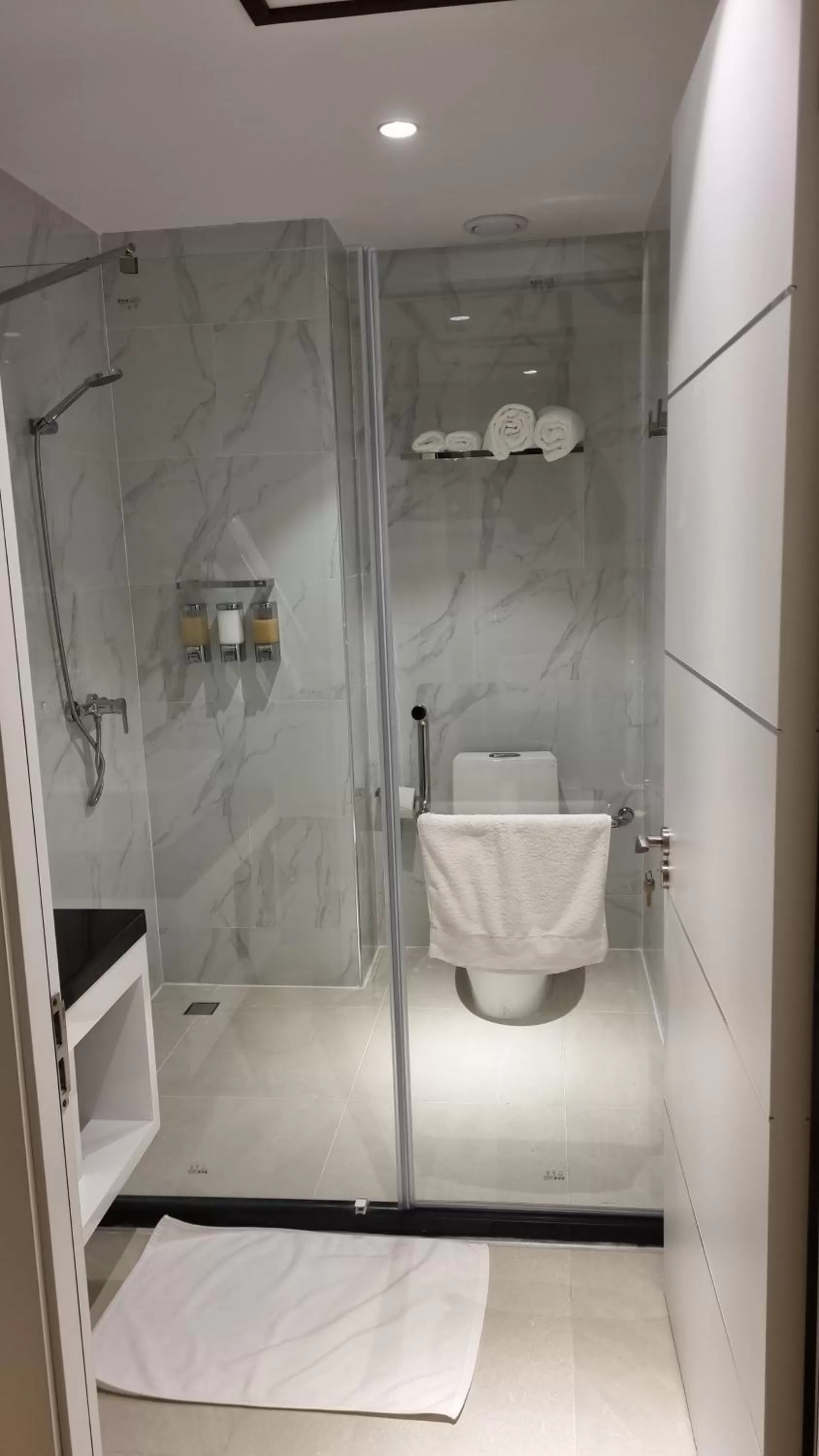 Shower in Elements Hotel & Shops Curaçao