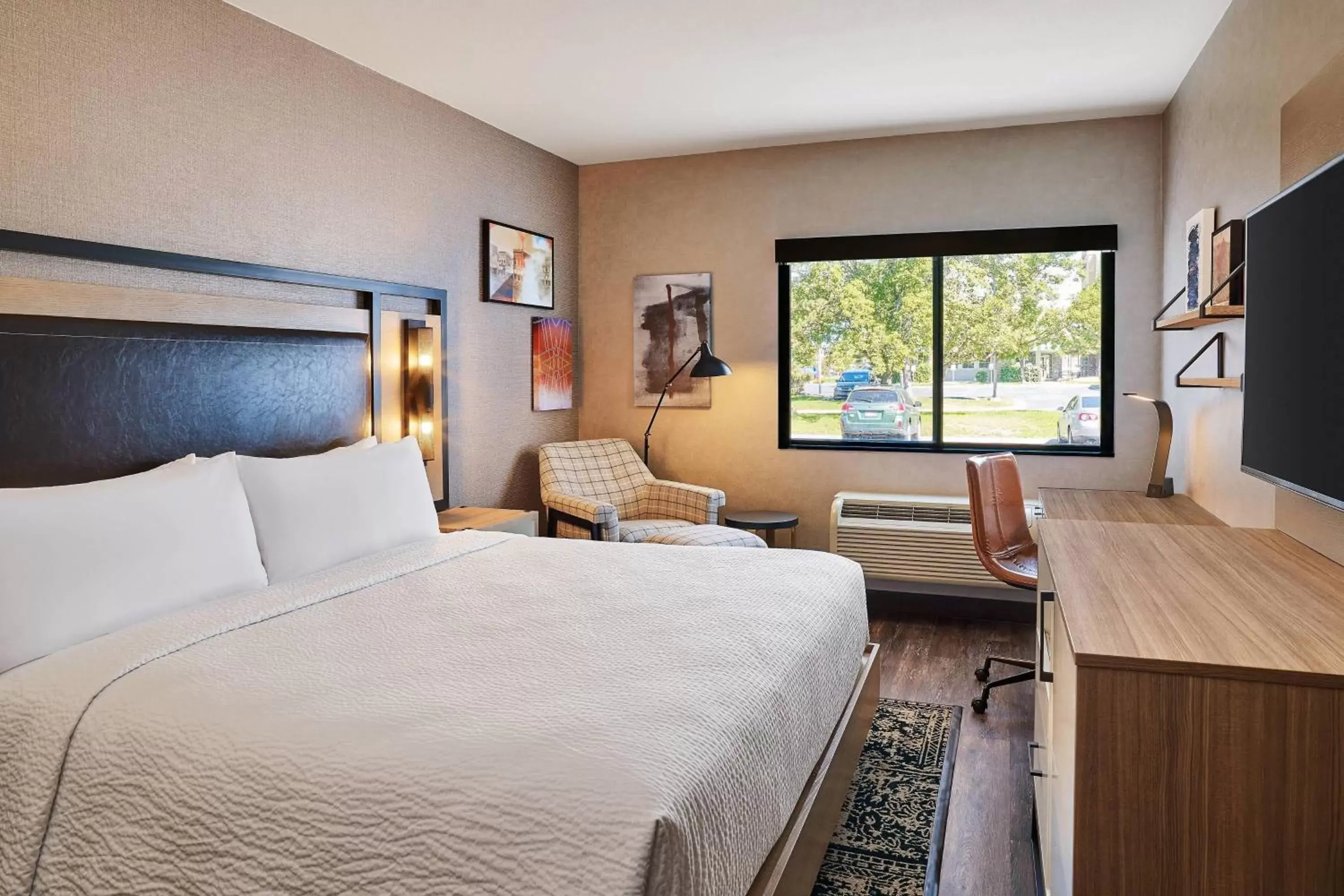 Photo of the whole room, Bed in Four Points Marriott Salt Lake City Airport