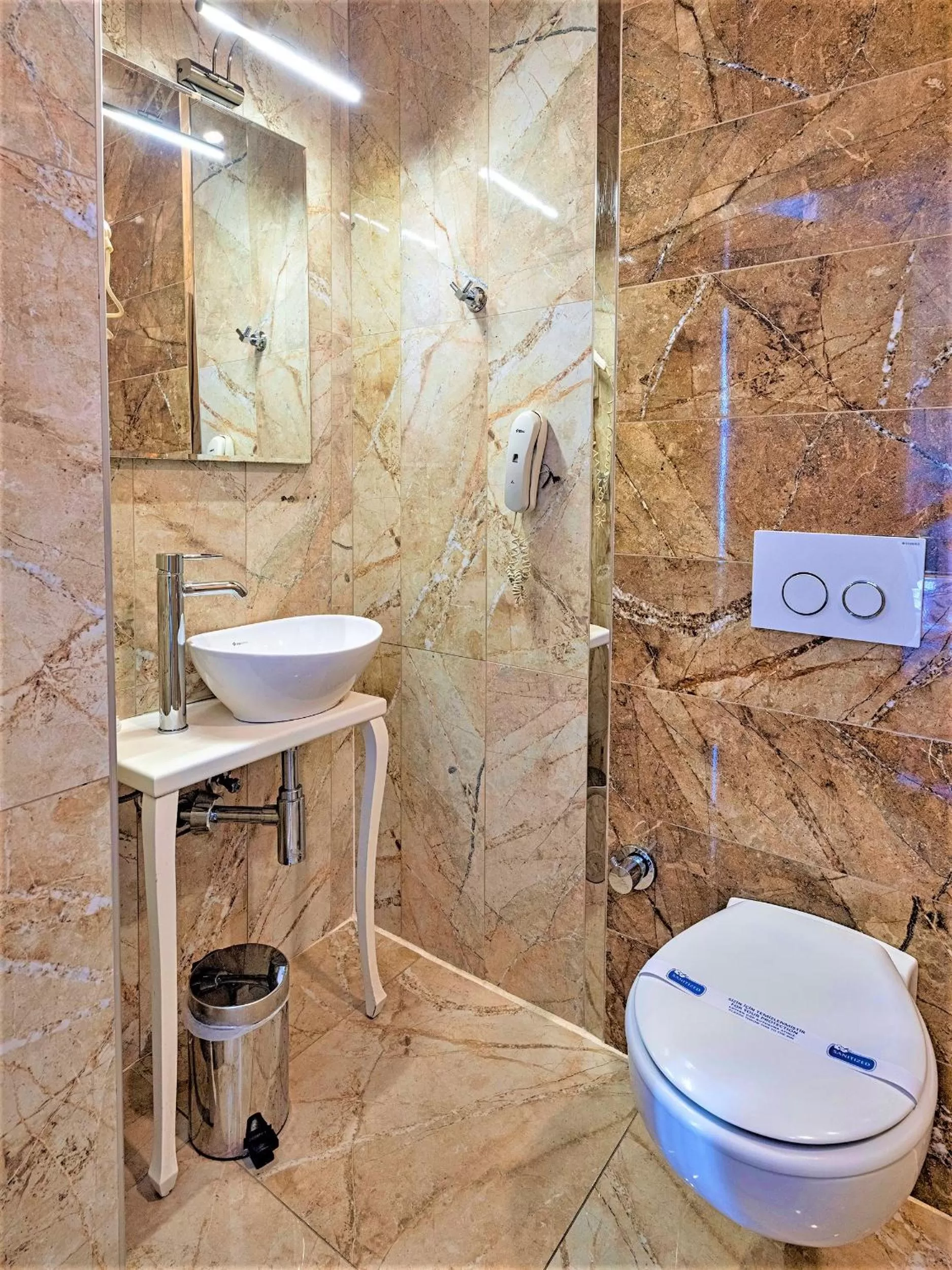 Shower in Ragip Pasha Apartments