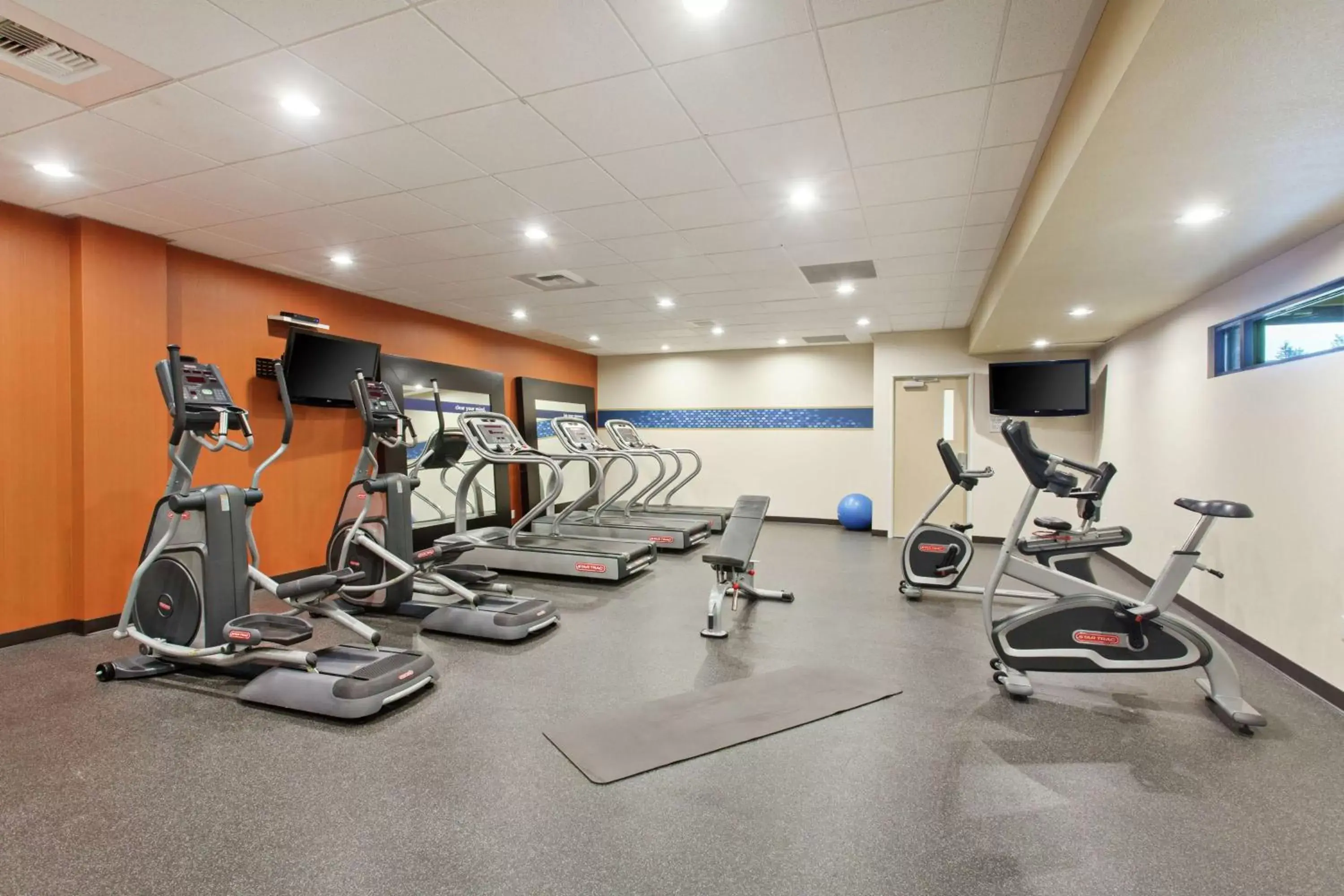 Fitness centre/facilities, Fitness Center/Facilities in Hampton Inn and Suites Seattle - Airport / 28th Avenue