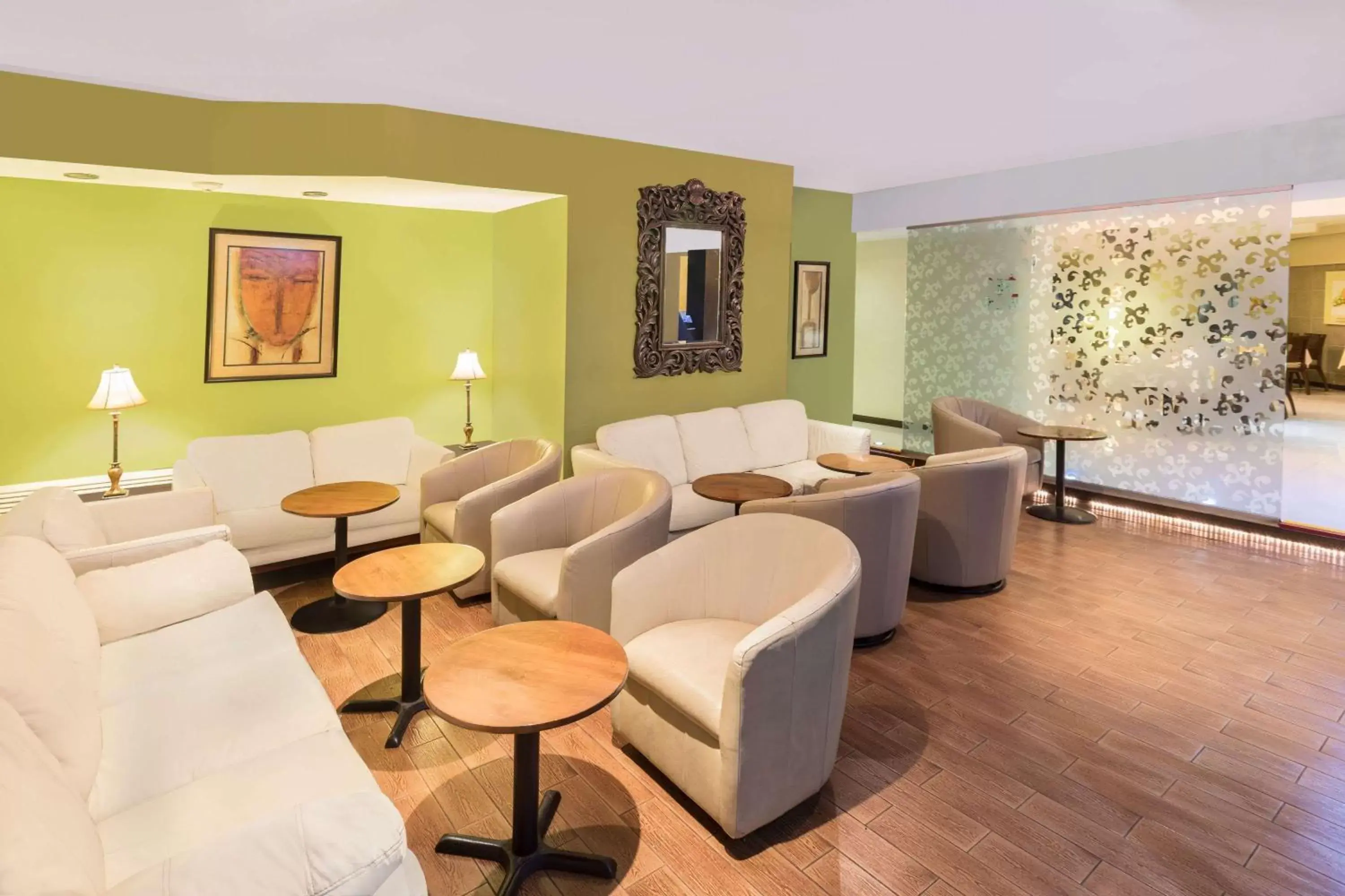 Lounge or bar in Wyndham Garden Obregon