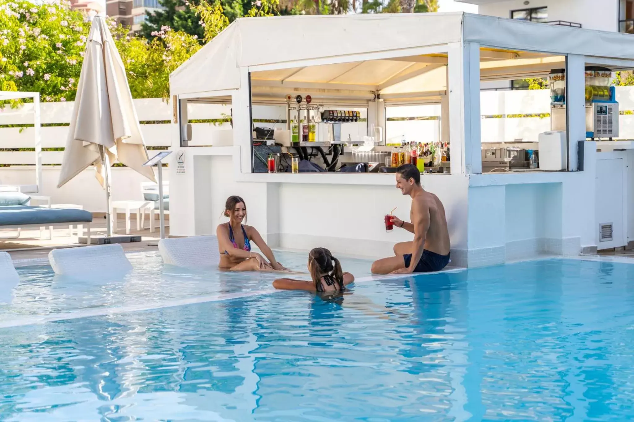 Swimming Pool in Hotel Villa del Mar