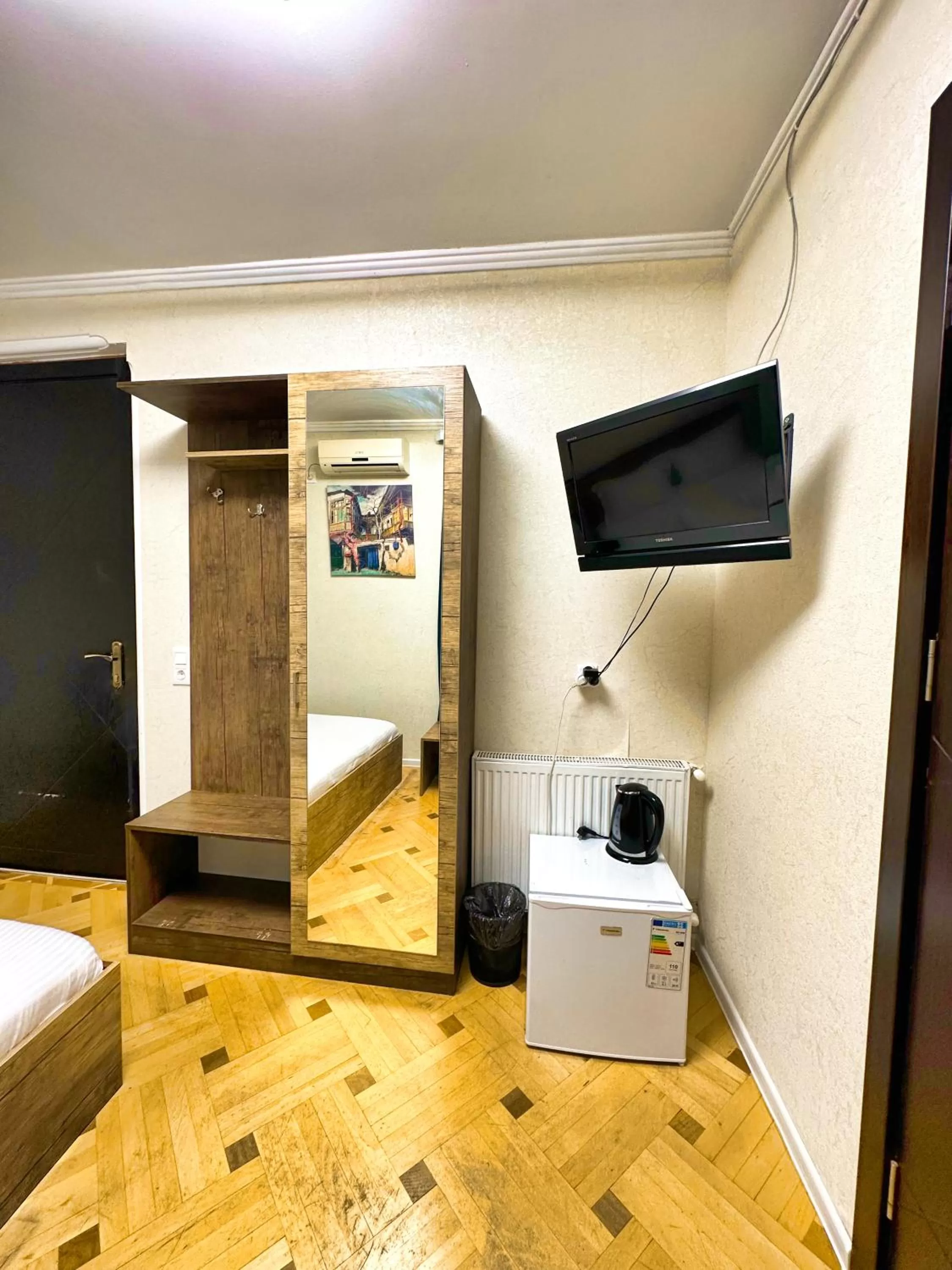 Bedroom, TV/Entertainment Center in Metekhi View Hotel