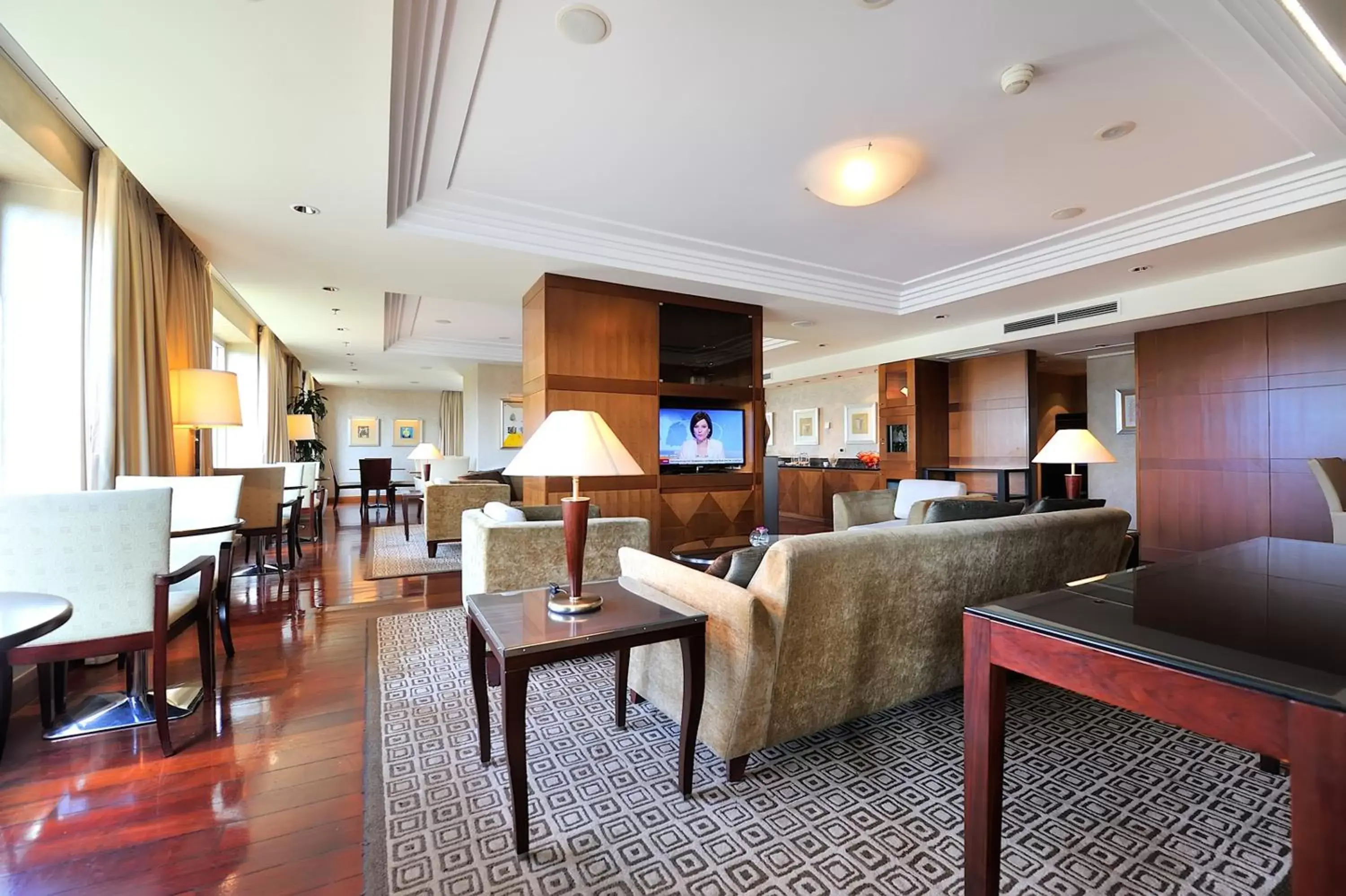 Lounge or bar, Seating Area in Regent Warsaw Hotel