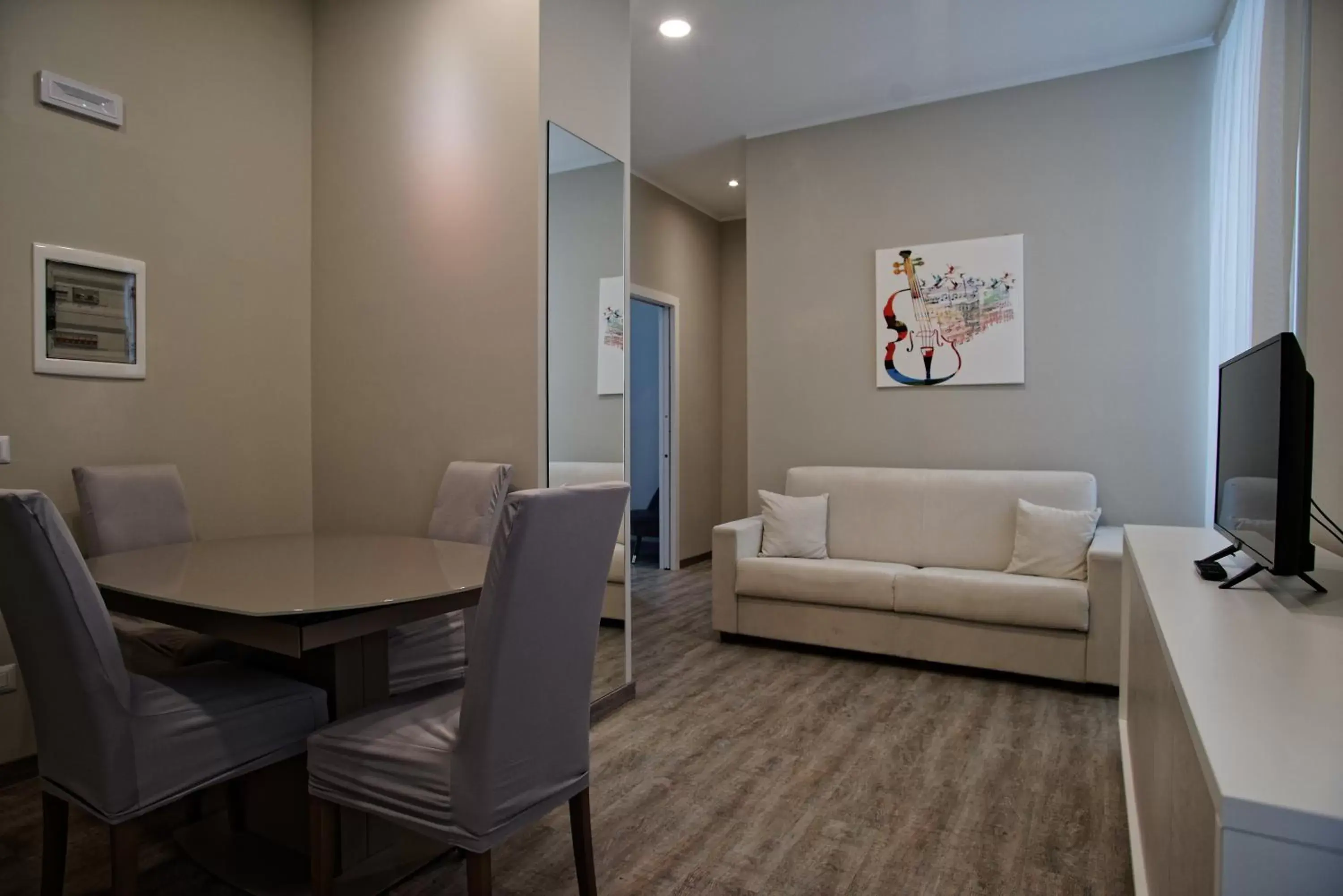 Kitchen or kitchenette, Seating Area in Hotel Alexander & Spa