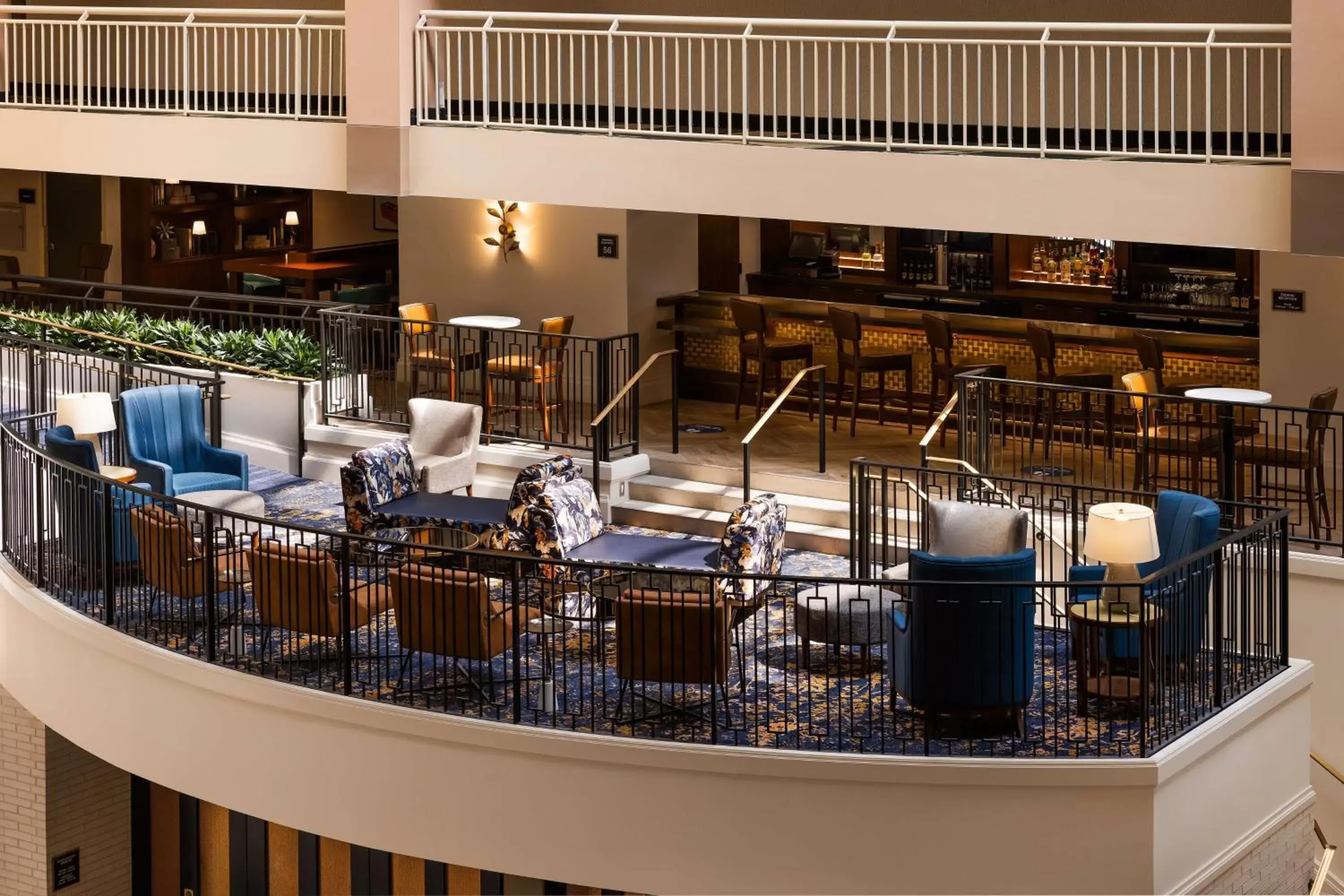 Lounge or bar, Restaurant/Places to Eat in Embassy Suites by Hilton Atlanta Buckhead