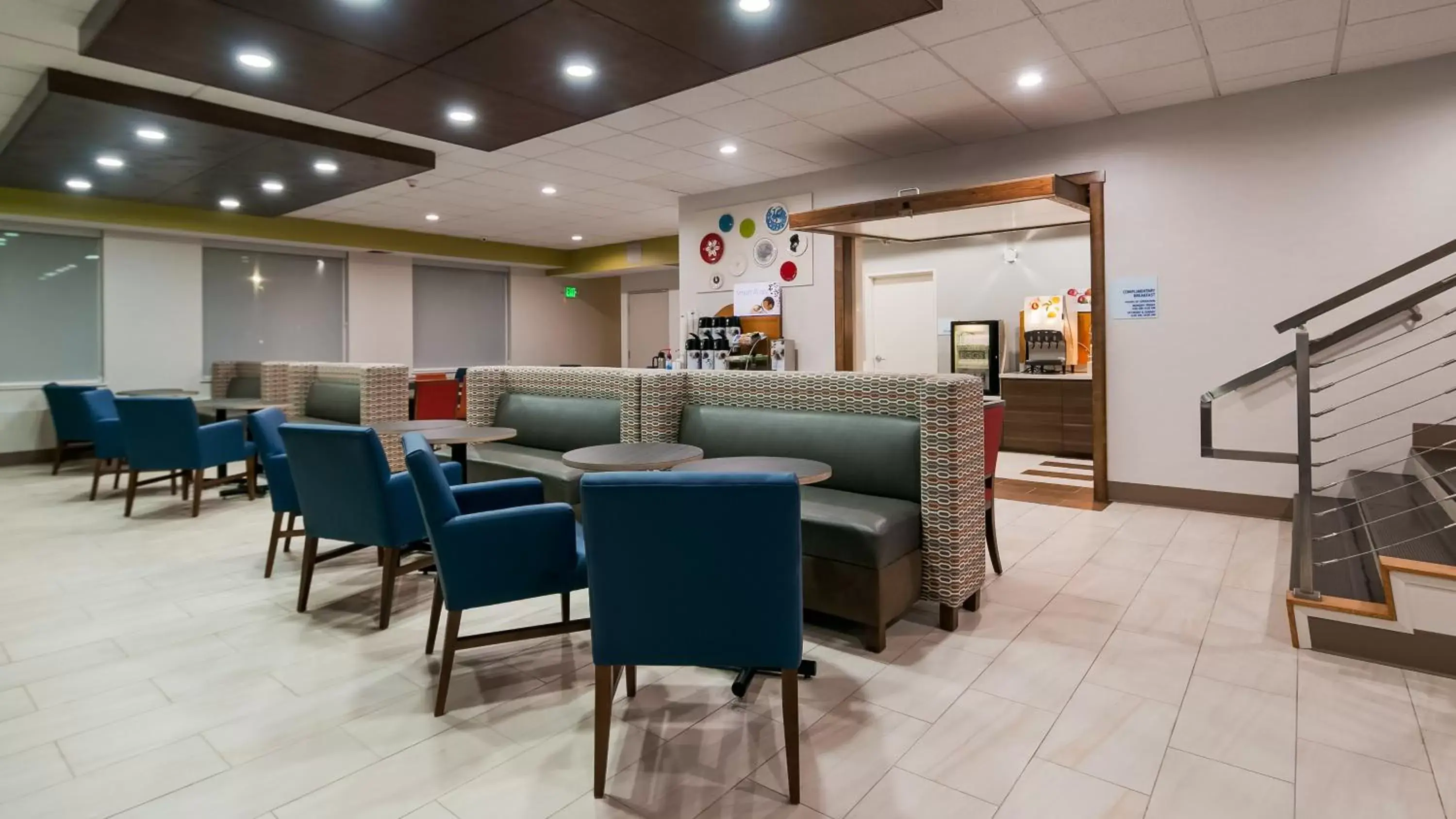 Breakfast, Restaurant/Places to Eat in Holiday Inn Express Hotel & Suites Everett, an IHG Hotel