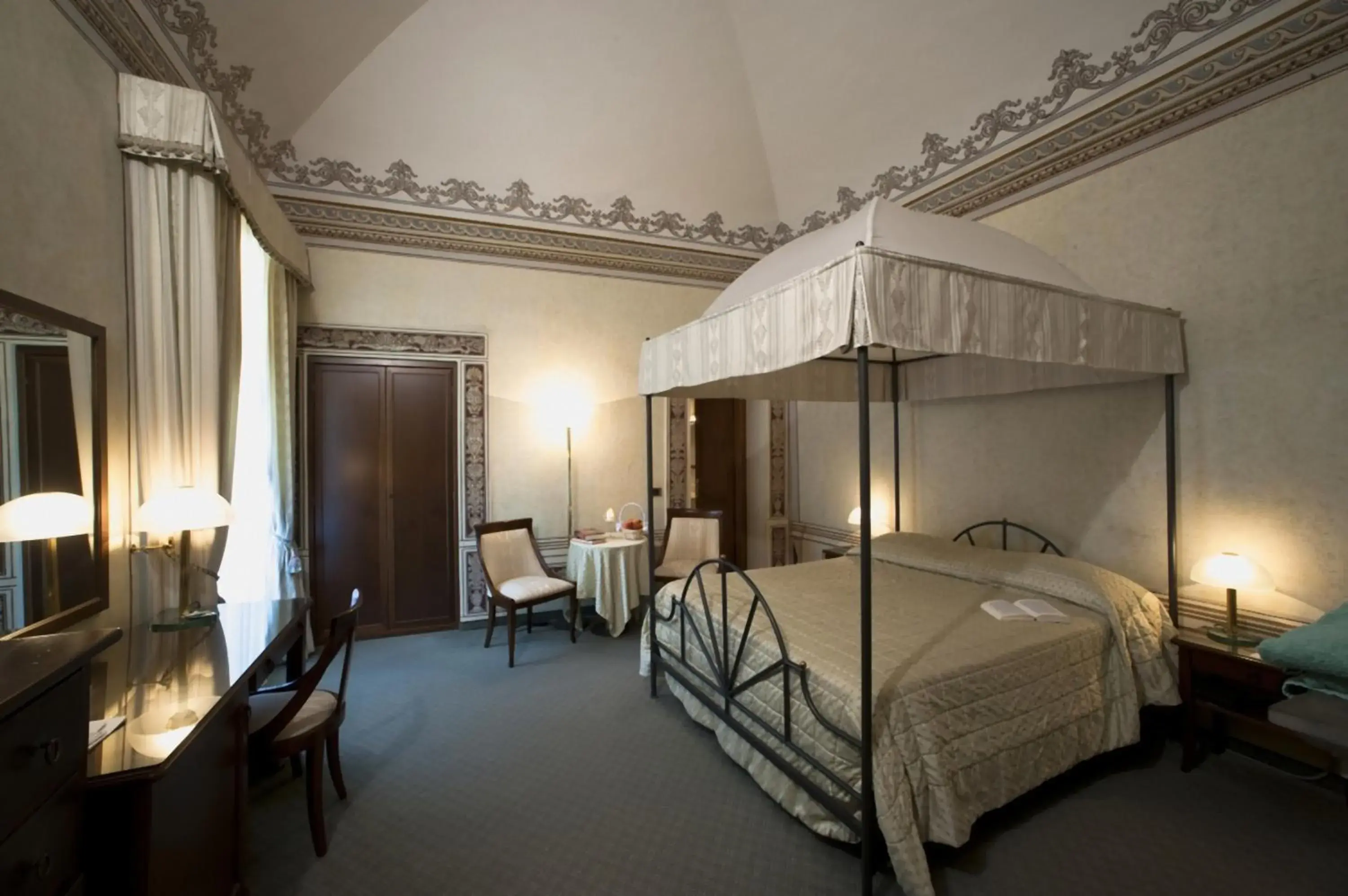 Bed in Hotel Villa San Lucchese