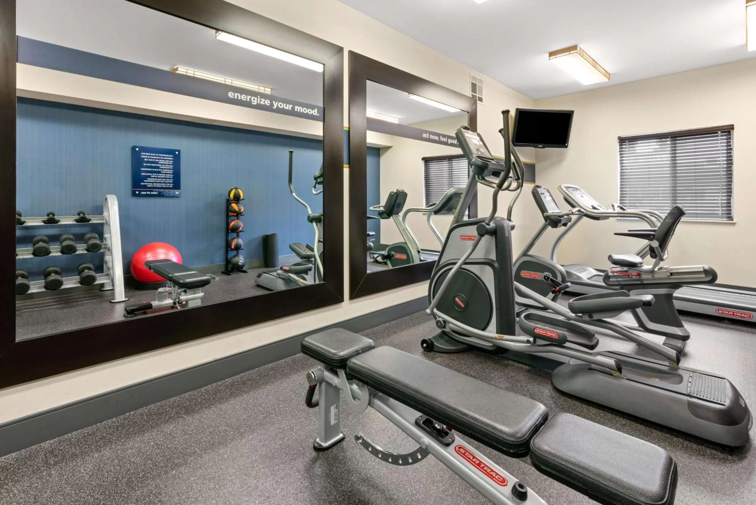 Fitness centre/facilities in Hampton Inn & Suites Burlington