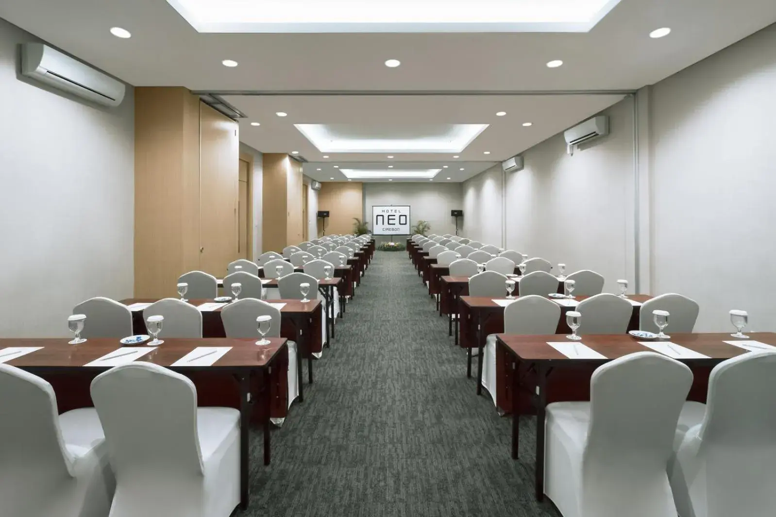 Meeting/conference room in Neo Samadikun Cirebon Hotel