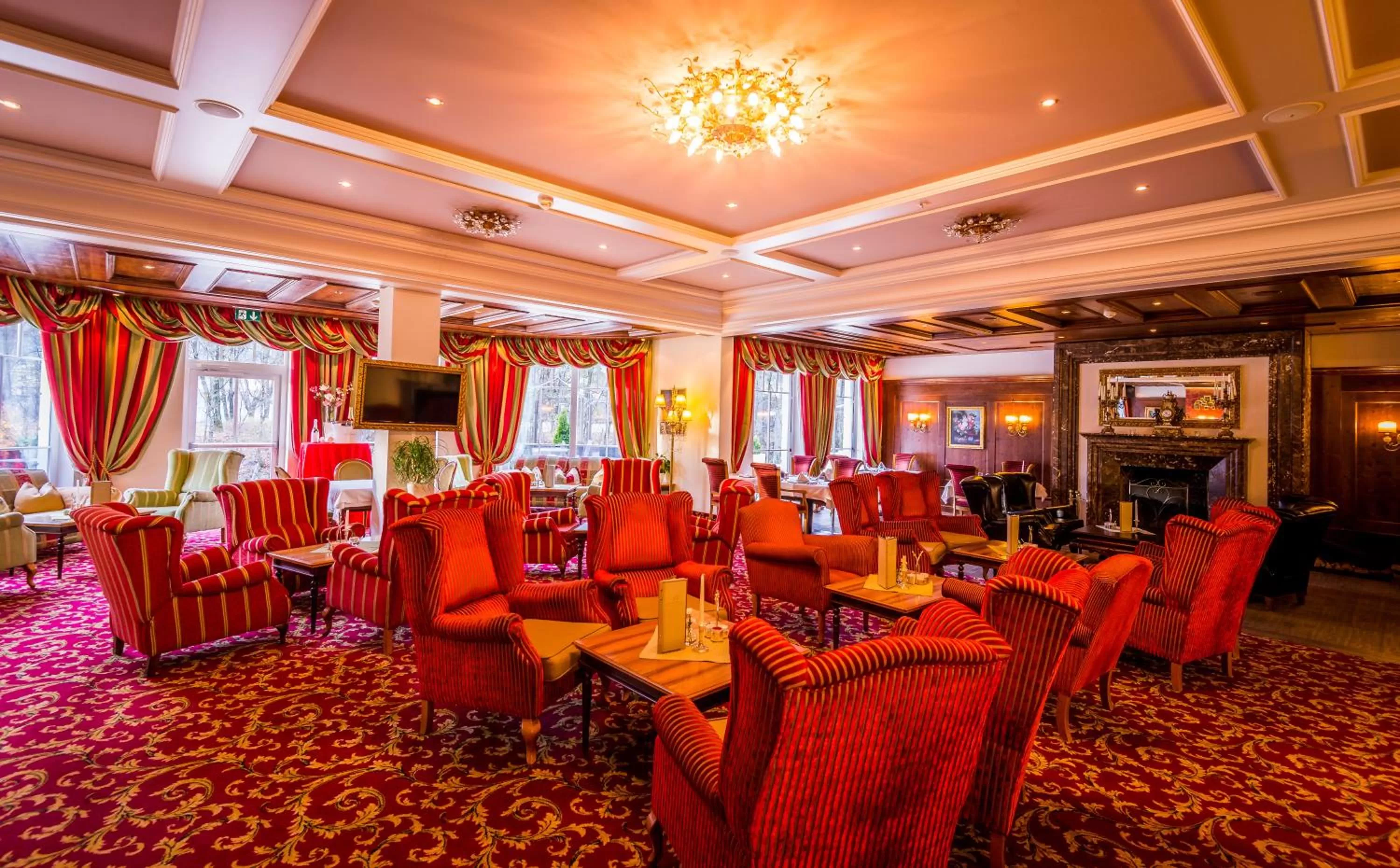 Communal lounge/ TV room in Grandhotel Lienz Business-Wellness & Gourmet